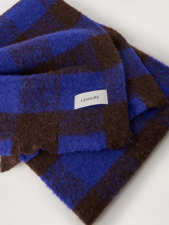 Loewe Stripe Muffler in Mohair Dark Blue Multicolor, Acne Studios Mohair Check Muffler Light Blue White 착용 스타일 - 4