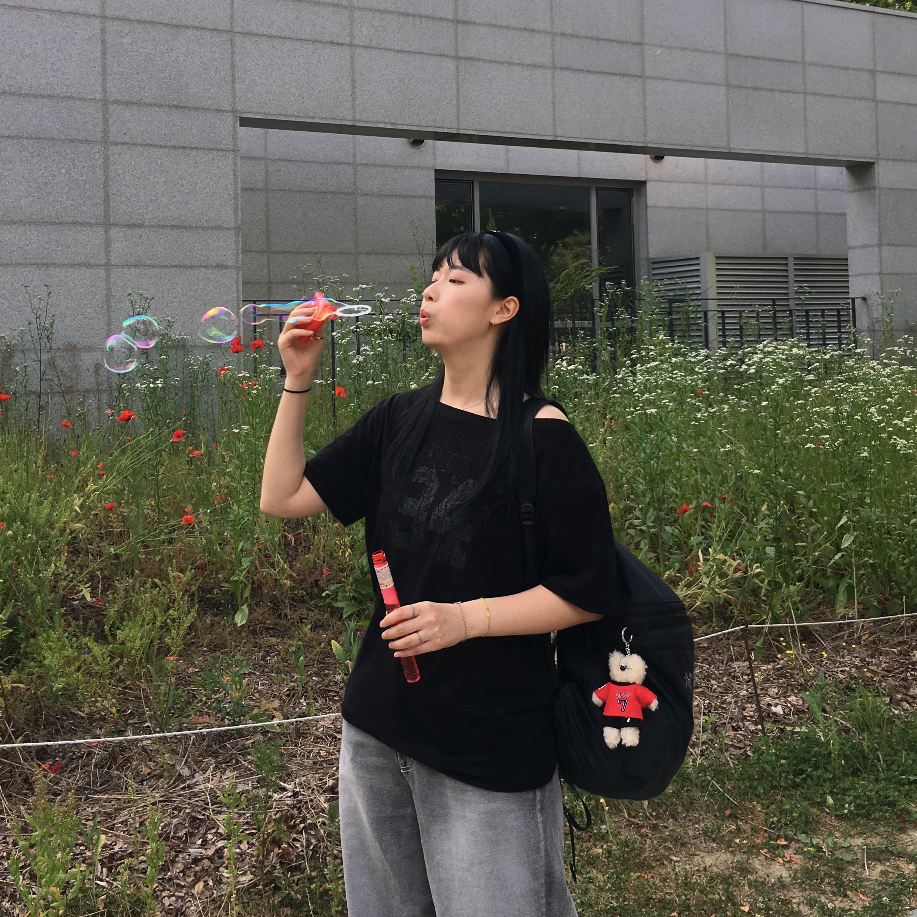 Monamhee x NOS7 Captain SON.hee Keyring Red, Arc'teryx Heliad 15 Backpack Black 착용 스타일