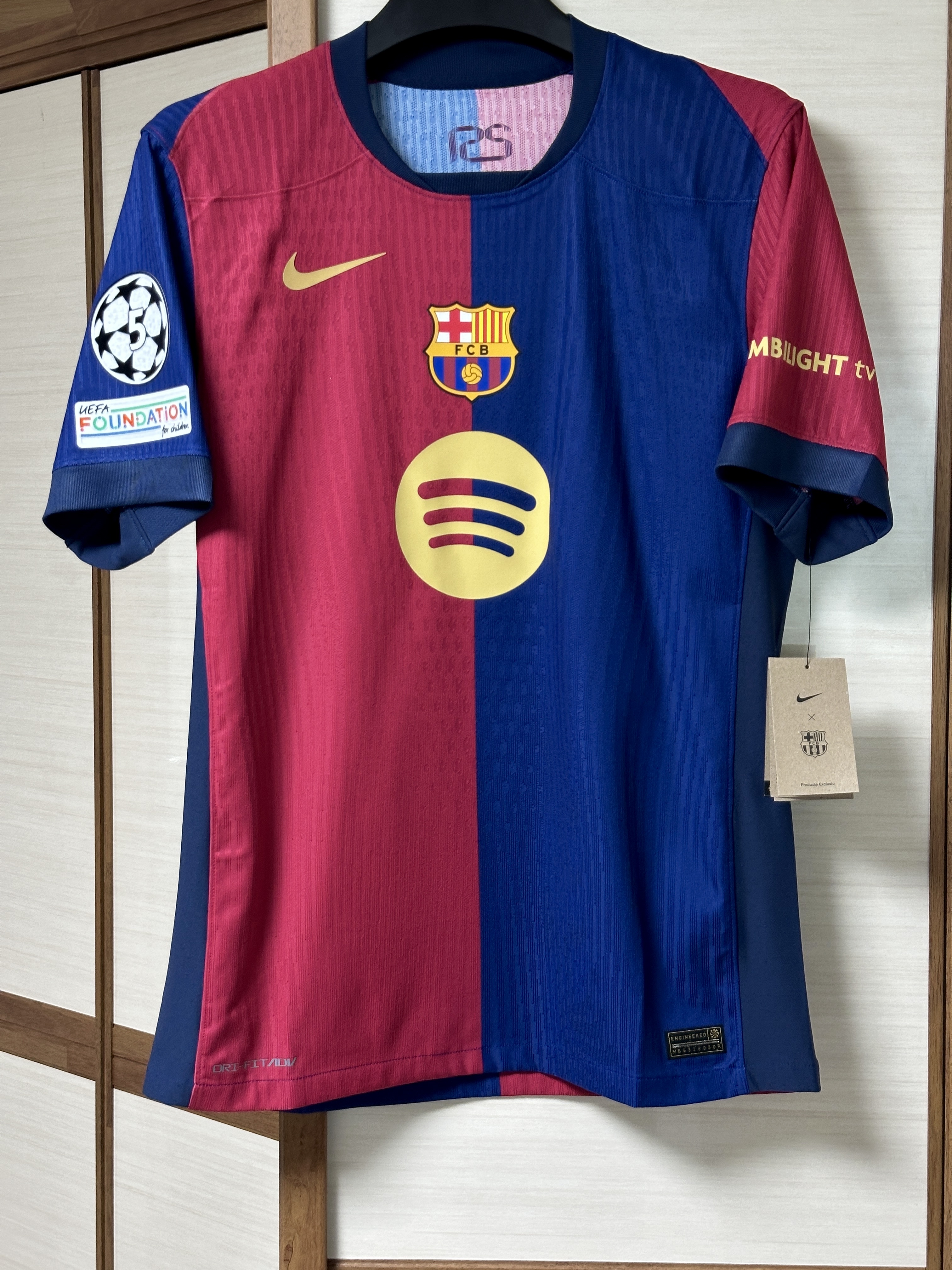 Nike FC Barcelona 2024/25 Dri-Fit Stadium Home Jersey Deep Royal Blue Midnight Navy (Non Marking Ver.), Nike FC Barcelona 2024/25 Dri-Fit ADV Match Home Jersey Deep Royal Blue Noble Red (Non Marking Ver.) 착용 스타일 - 1
