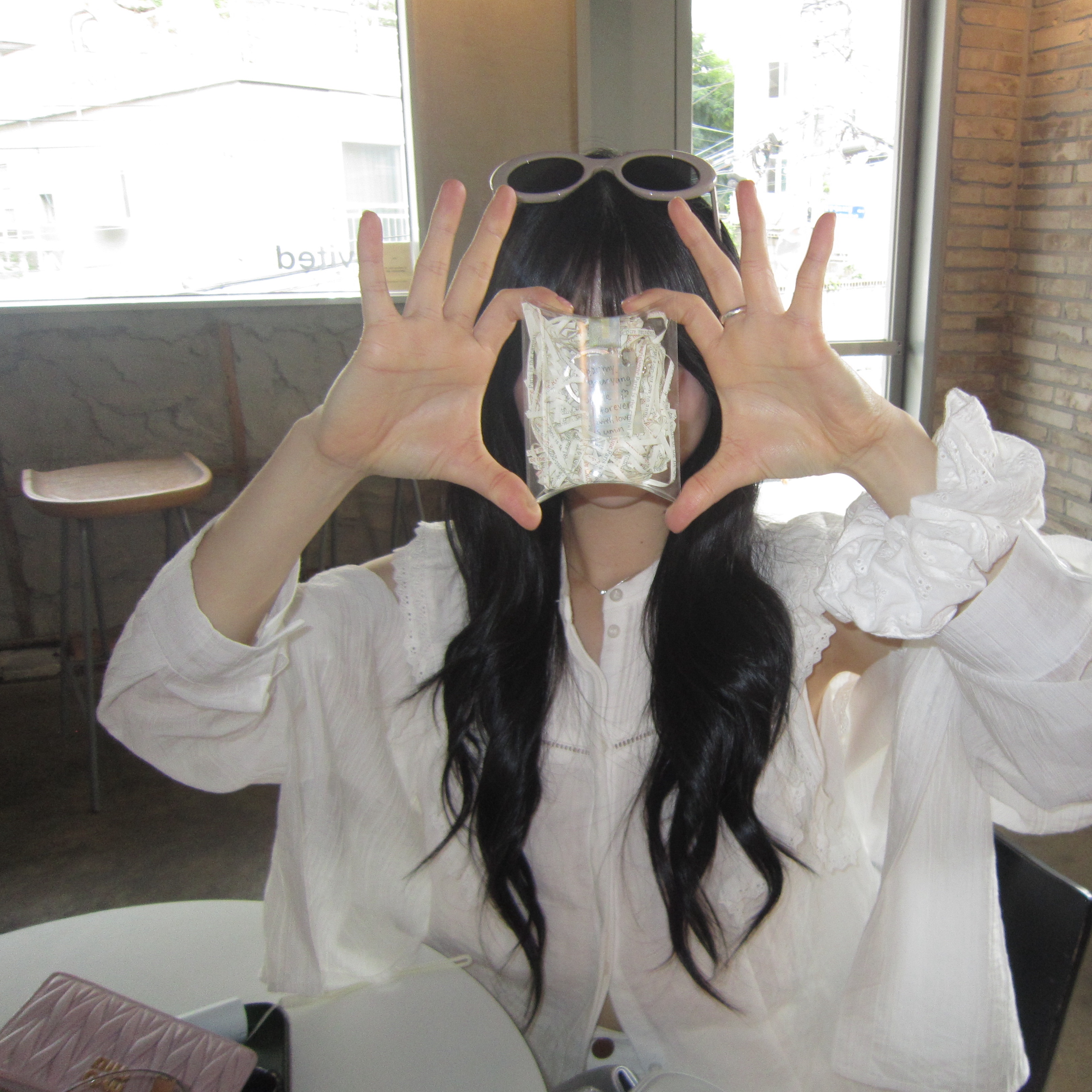 Gentle Monster x Maison Margiela MM005 Grey Black, Miu Miu Matelasse Nappa Leather Envelope Wallet Alabaster Pink 착용 스타일 - 1