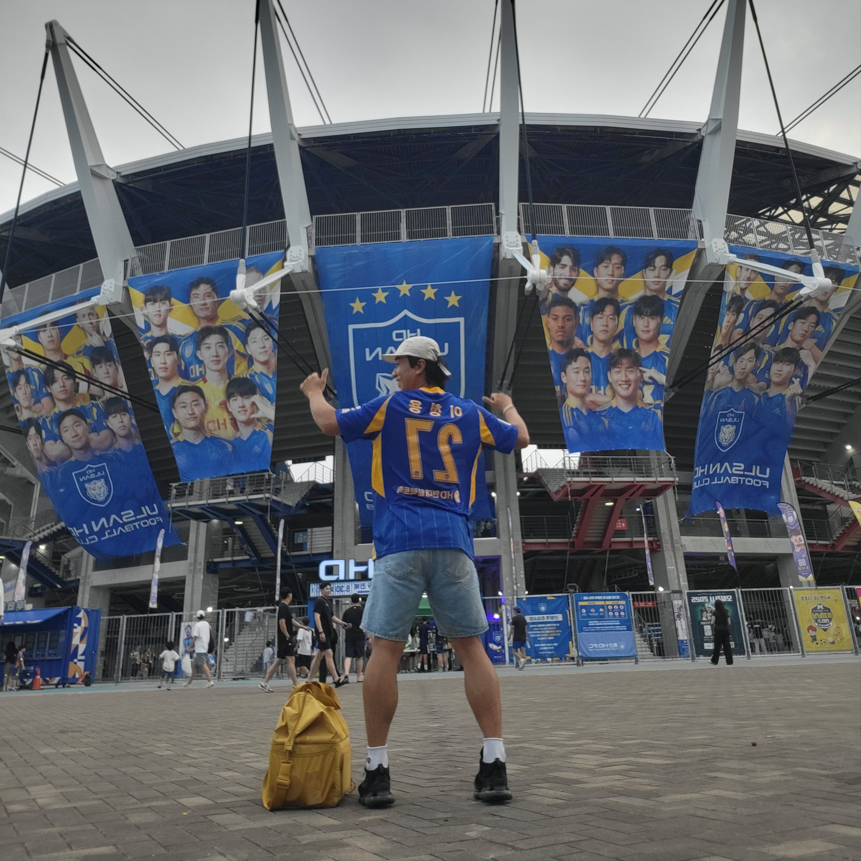 Adidas Ulsan Hyundai FC 2025 Home Jersey Blue Yellow - KR Sizing (Non Marking Ver.) 착용 스타일