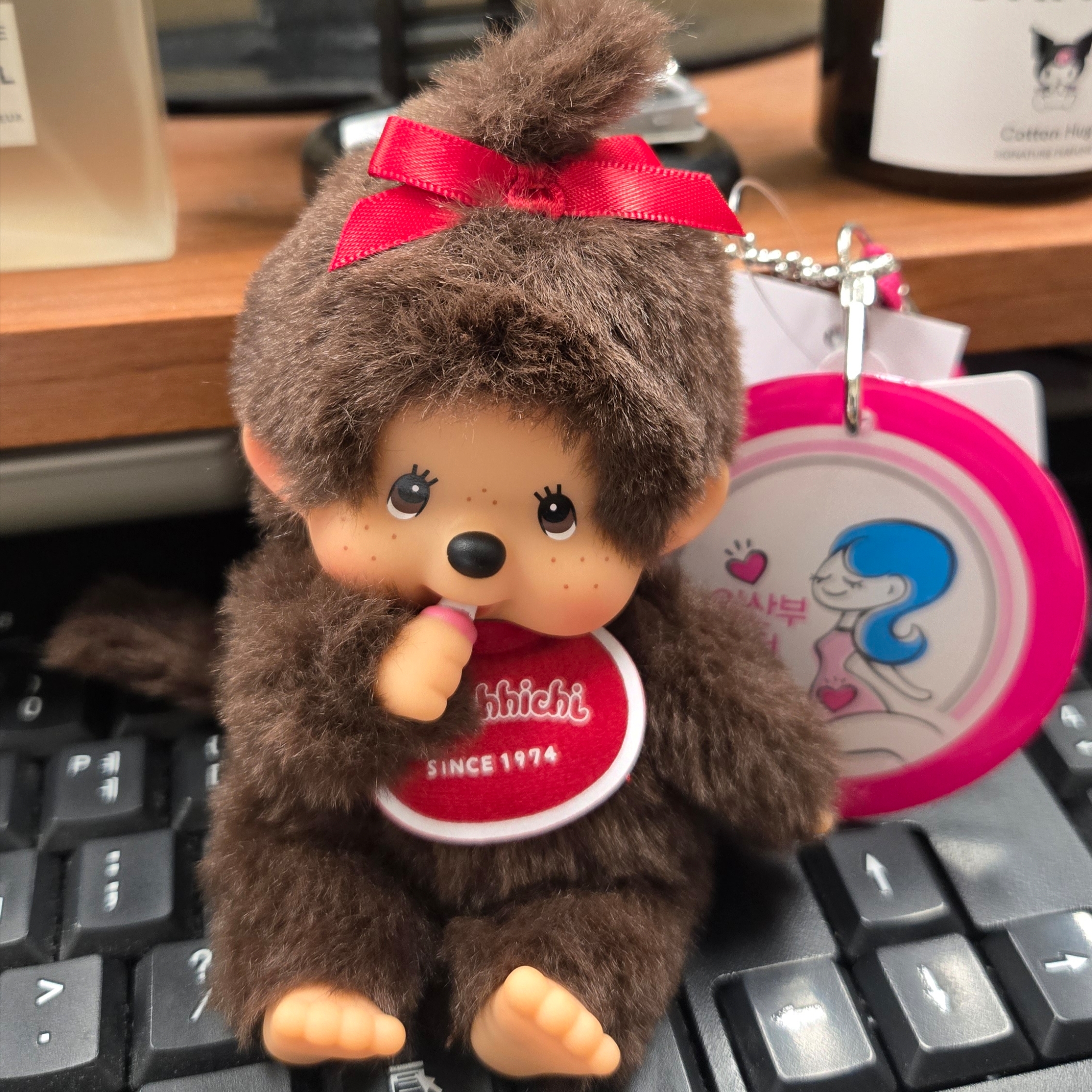 Monchhichi SS Girl Key Chain Brown 착용 스타일 - 1
