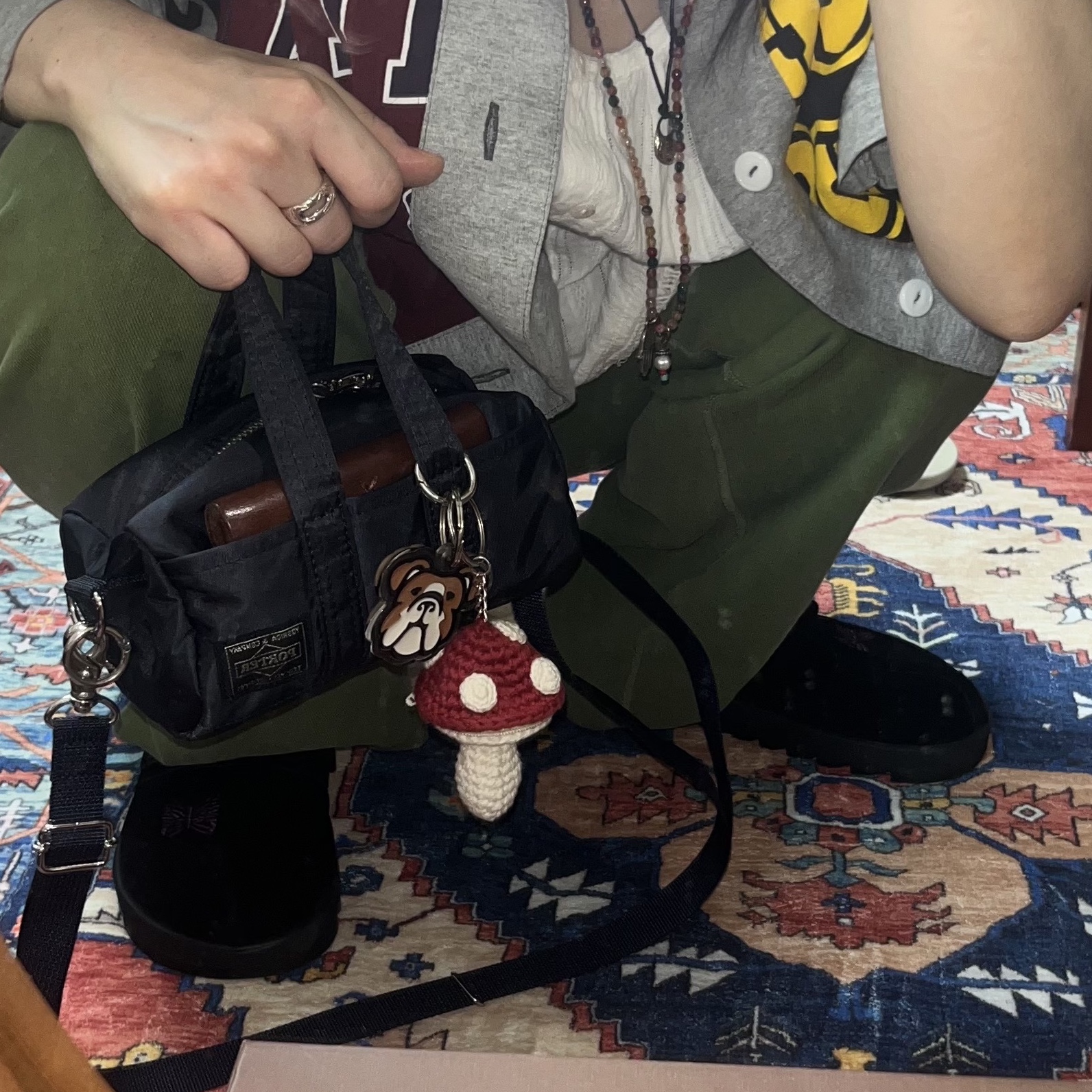 Porter Howl 2Way Boston Bag Mini Navy Blue, Reebok x Needles Beatnik Black 착용 스타일 - 2