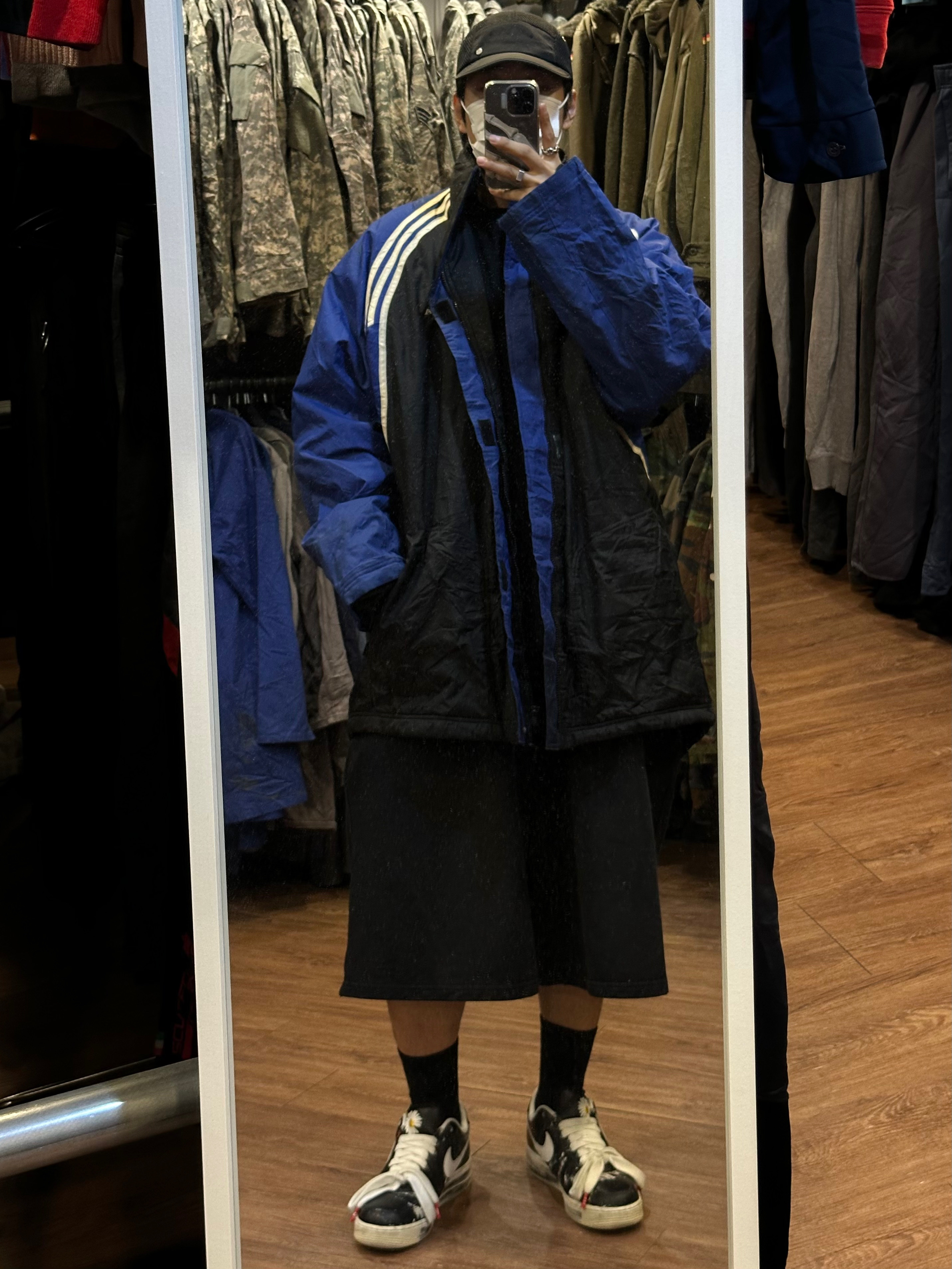 Undermycar MU.127 Classic Logo Brush Washed Sweat Shorts Black, Nike x Peaceminusone Air Force 1 Low Para-Noise 착용 스타일 - 3