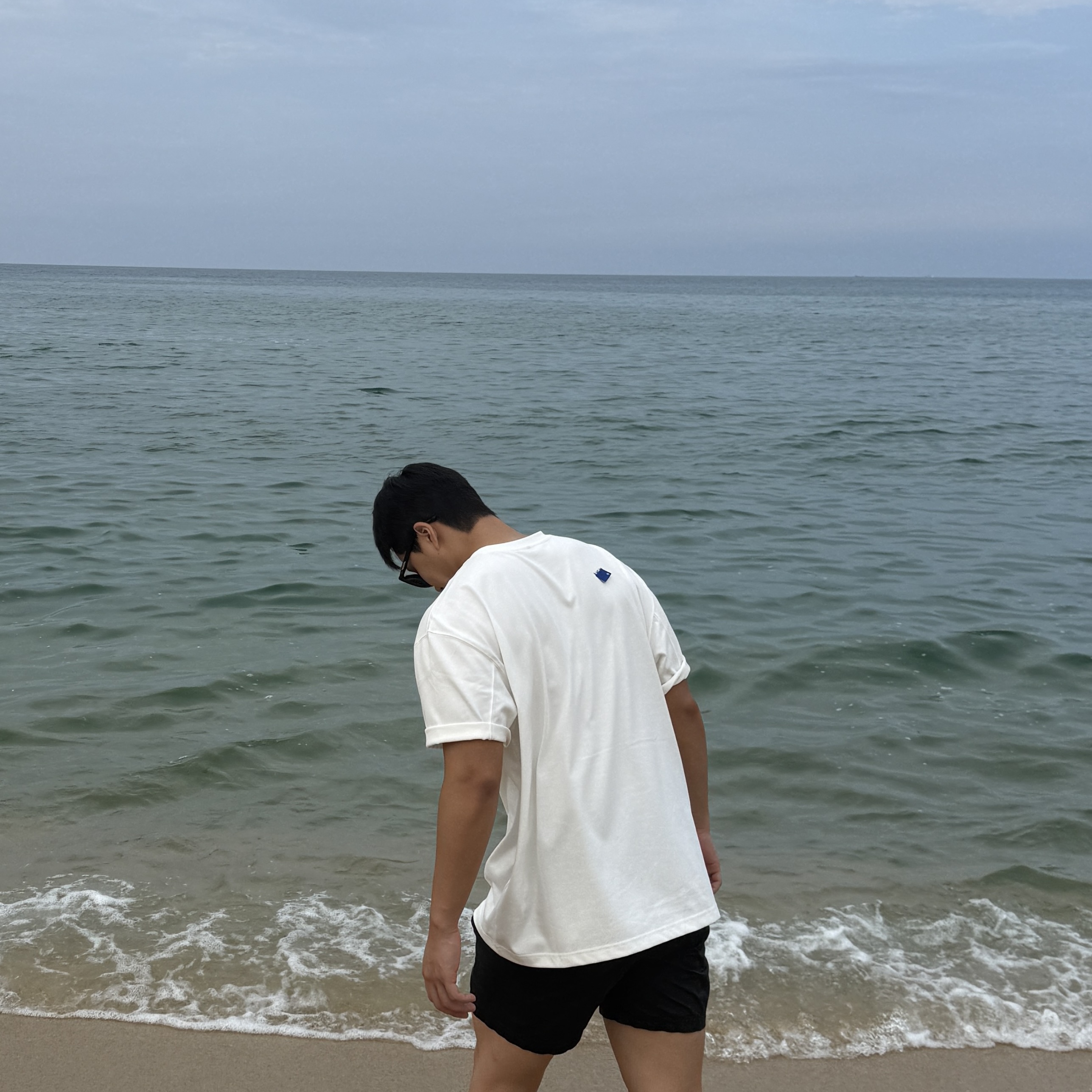 Ader Error Sig; TRS/BL Tag T-Shirt 01 Off White, Stone Island B100009 Nylon Metal in Econyl Pocket Details Regular Fit Swim Trunks Black - 25SS 착용 스타일 - 1