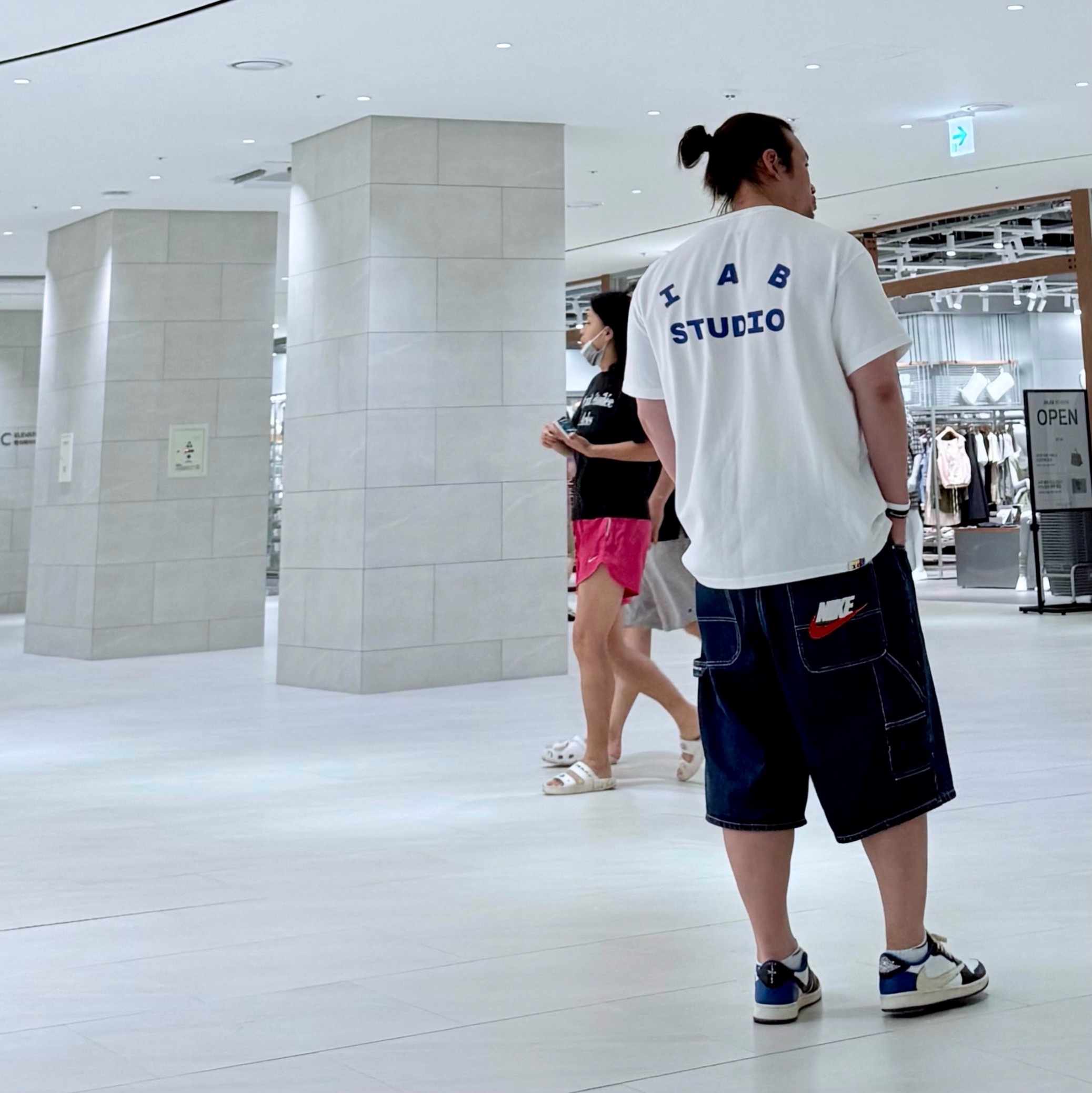 Supreme x Nike Denim Short Indigo - 24SS, Jordan 1 x Travis Scott x Fragment Retro Low OG SP Military Blue 착용 스타일