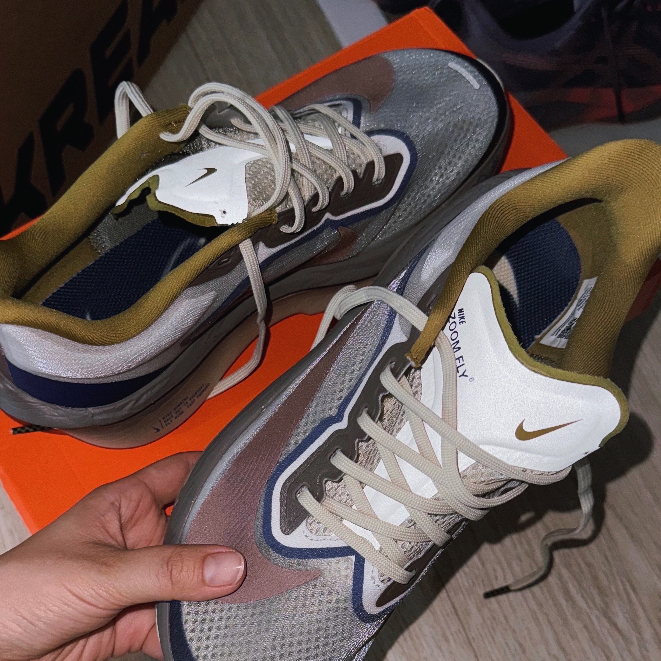 Nike Zoom Fly 6 PRM Light Bone Cave Stone, Asics Novablast 5 Greyish Purple Coral Reef 착용 스타일 - 3