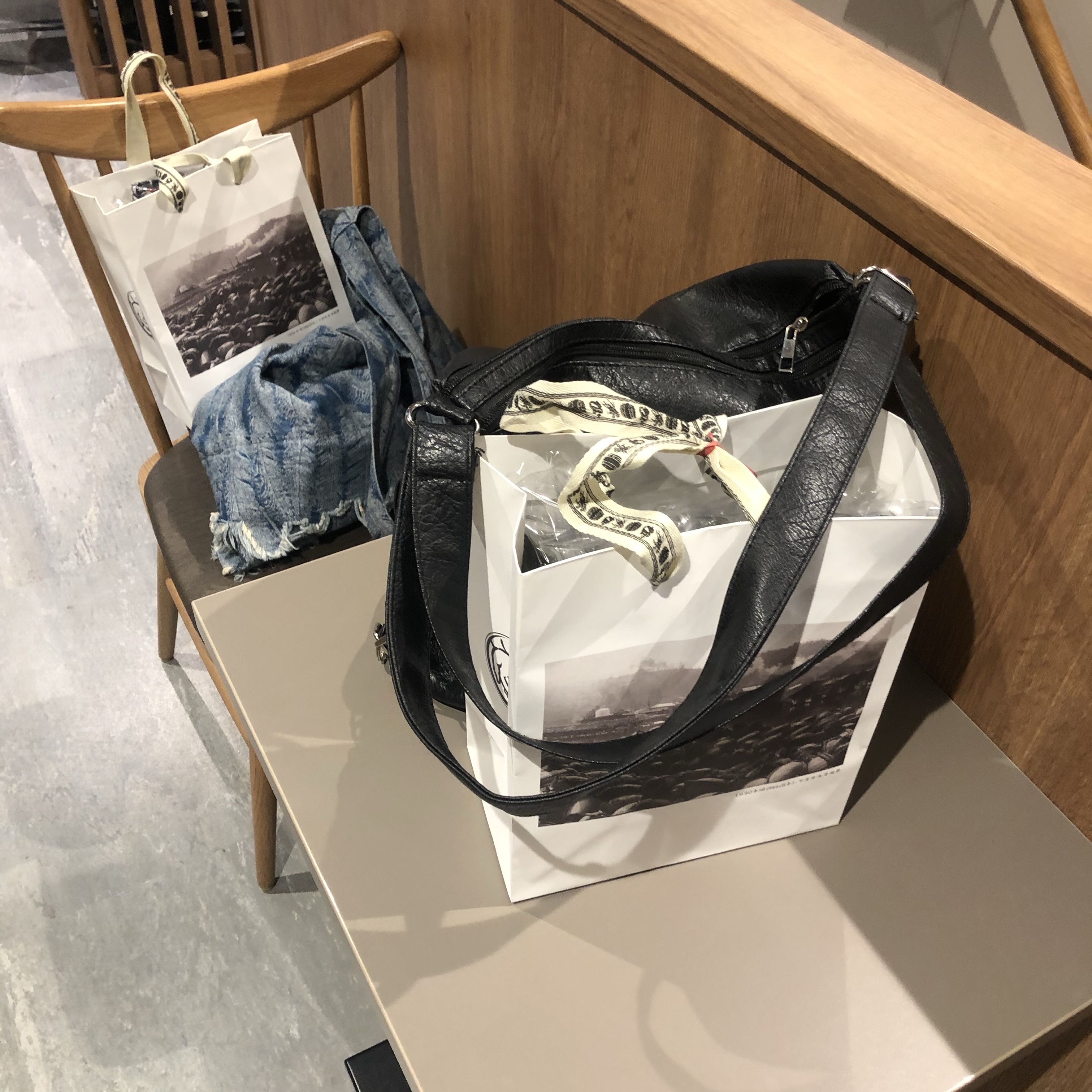 Kapital 12 oz. Magpie Denim Medicine Bag Small Indigo Light Color 착용 스타일