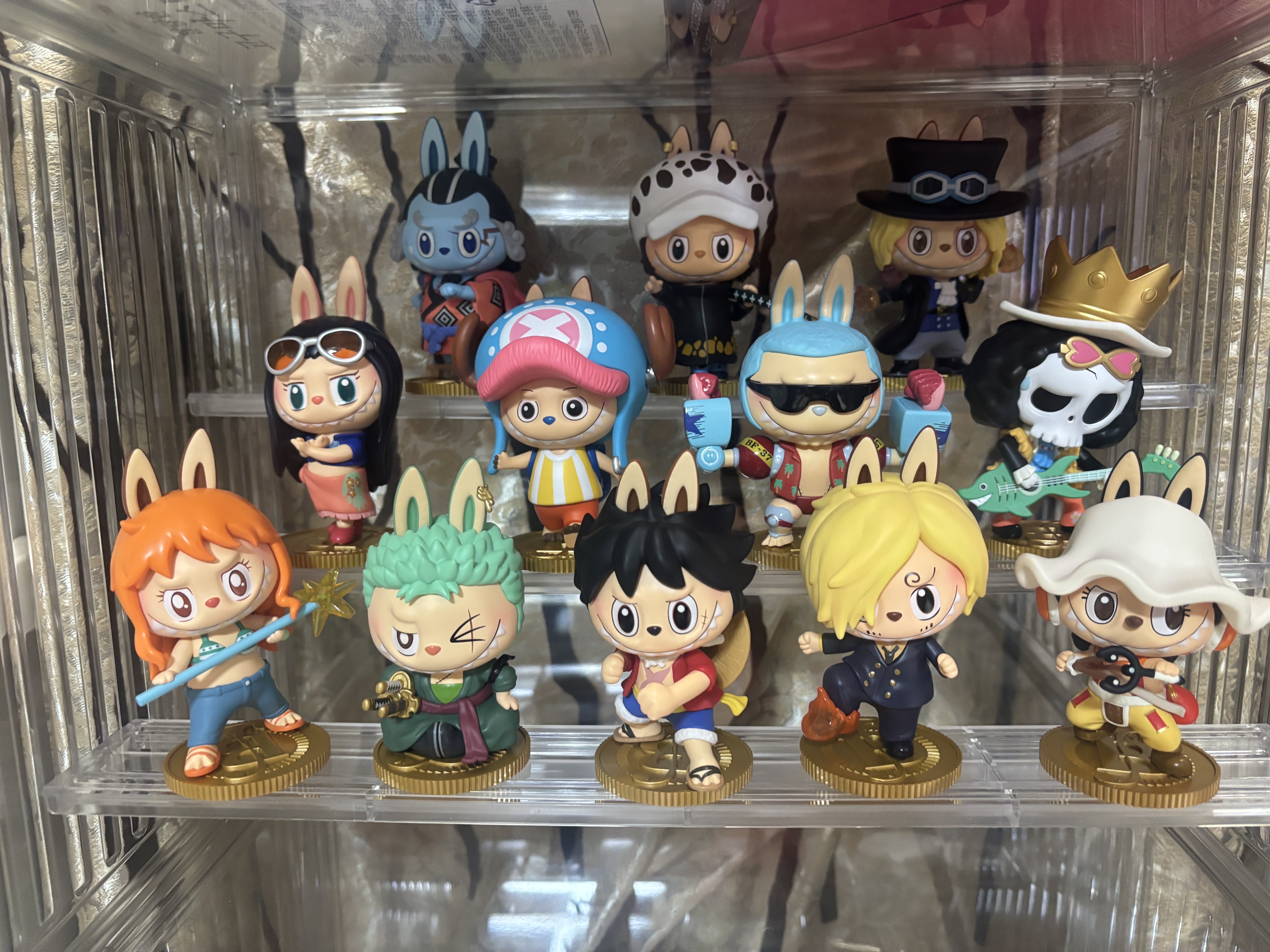 Pop Mart Labubu The Monsters x One Piece Series Figures Sealed Case (12 Blind Boxes) 착용 스타일