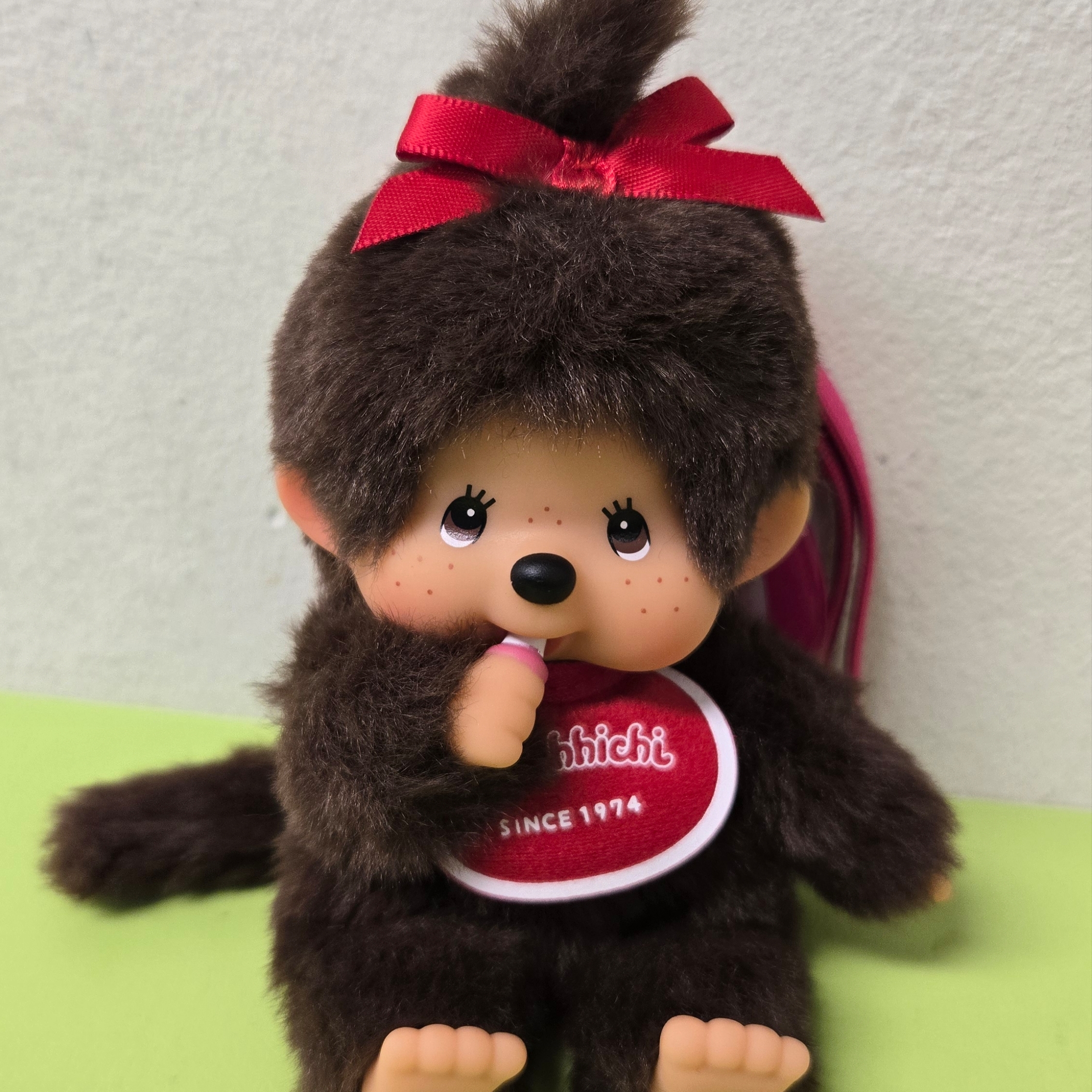 Monchhichi SS Girl Key Chain Brown 착용 스타일 - 2