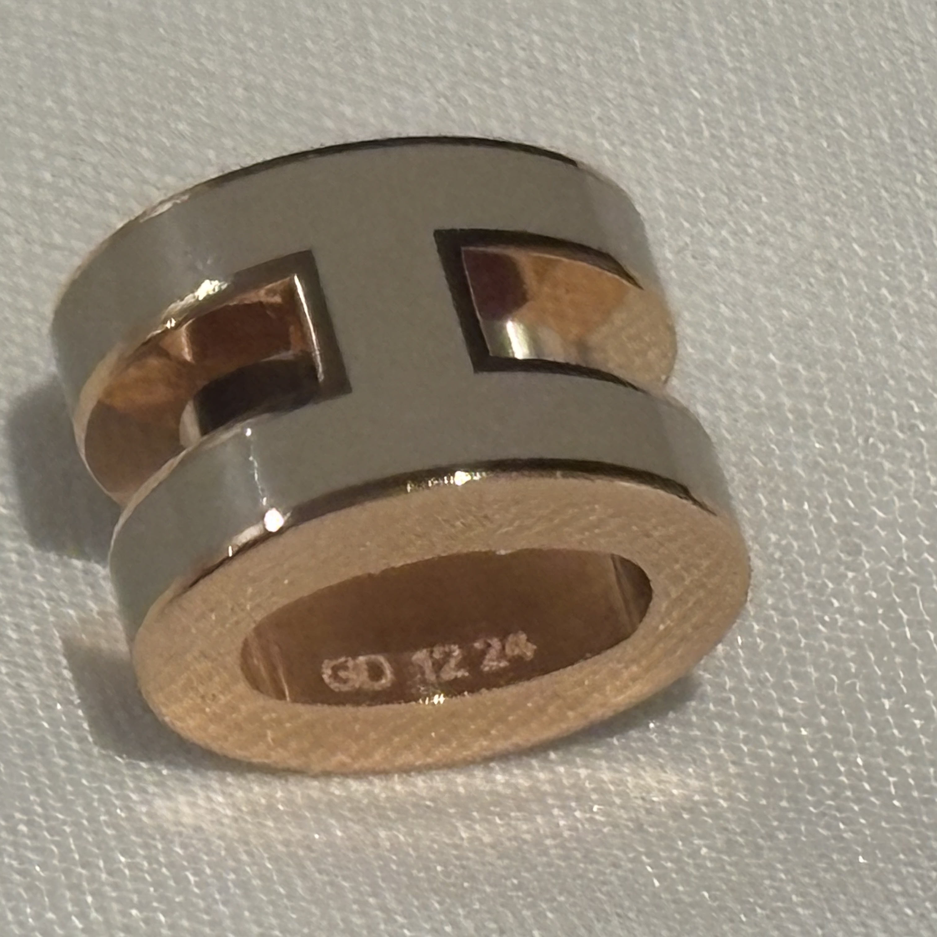 (W) Hermes Mini Pop H Pendant Rose Gold & Marron Glace 착용 스타일 - 2