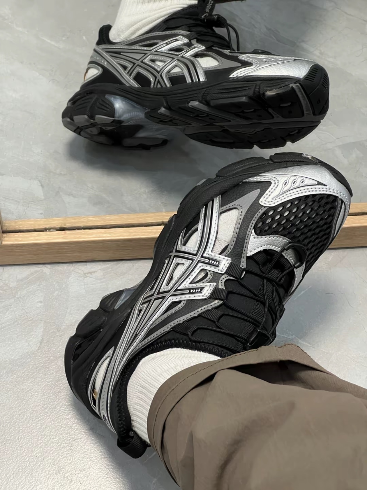 Asics GT-2160 Breeze Black Pure Silver, Salomon RX Marie Jeanne Black 착용 스타일 - 4