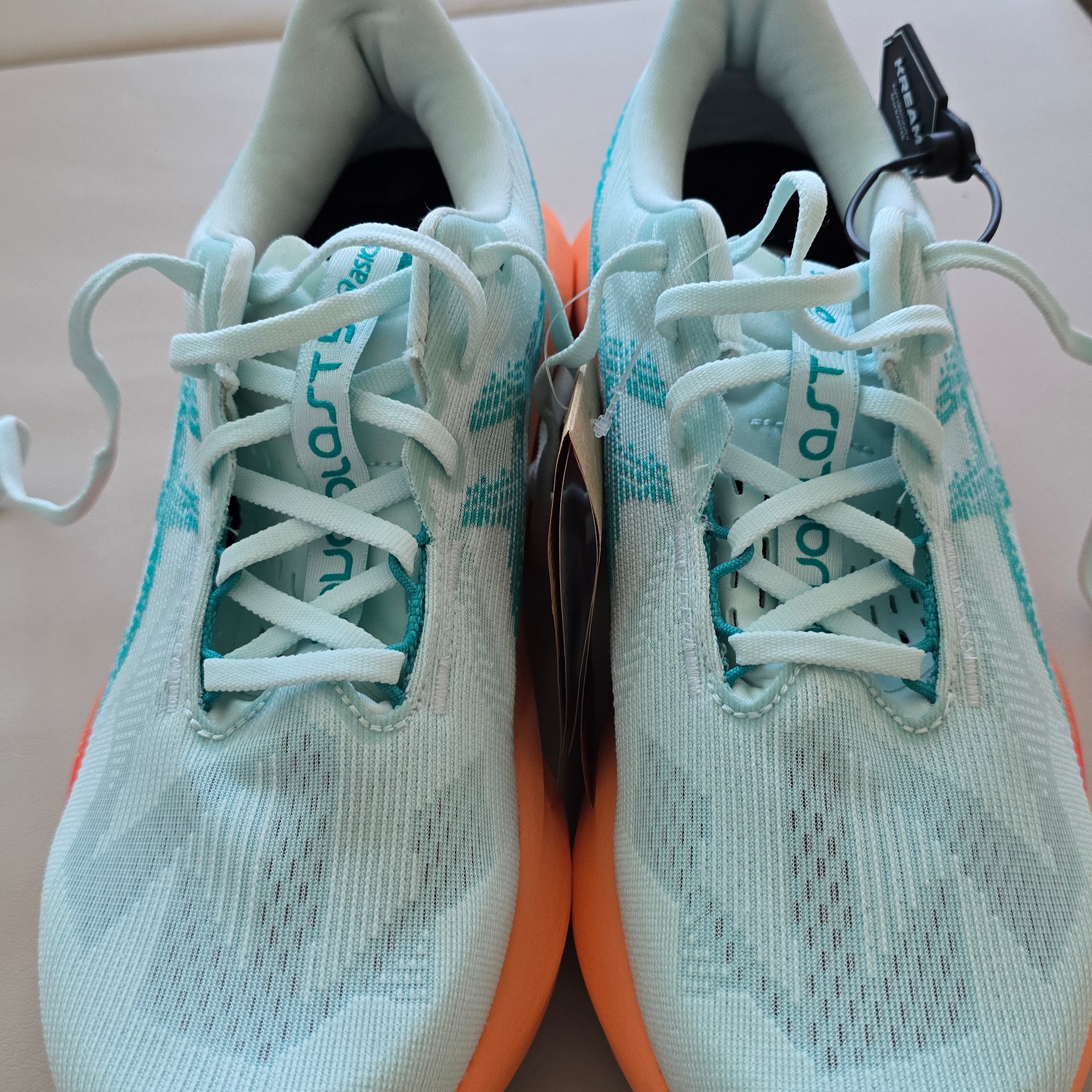 Asics Novablast 5 Soothing Sea Wave Teal 착용 스타일 - 2