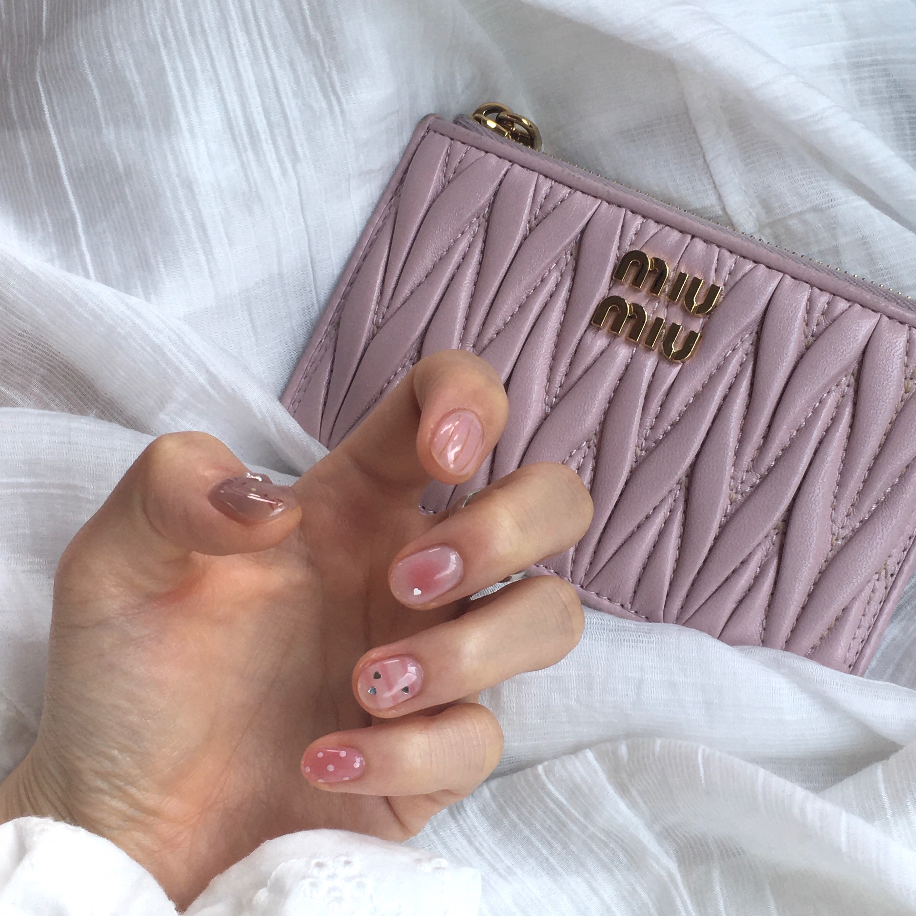 Gentle Monster x Maison Margiela MM005 Grey Black, Miu Miu Matelasse Nappa Leather Envelope Wallet Alabaster Pink 착용 스타일 - 7