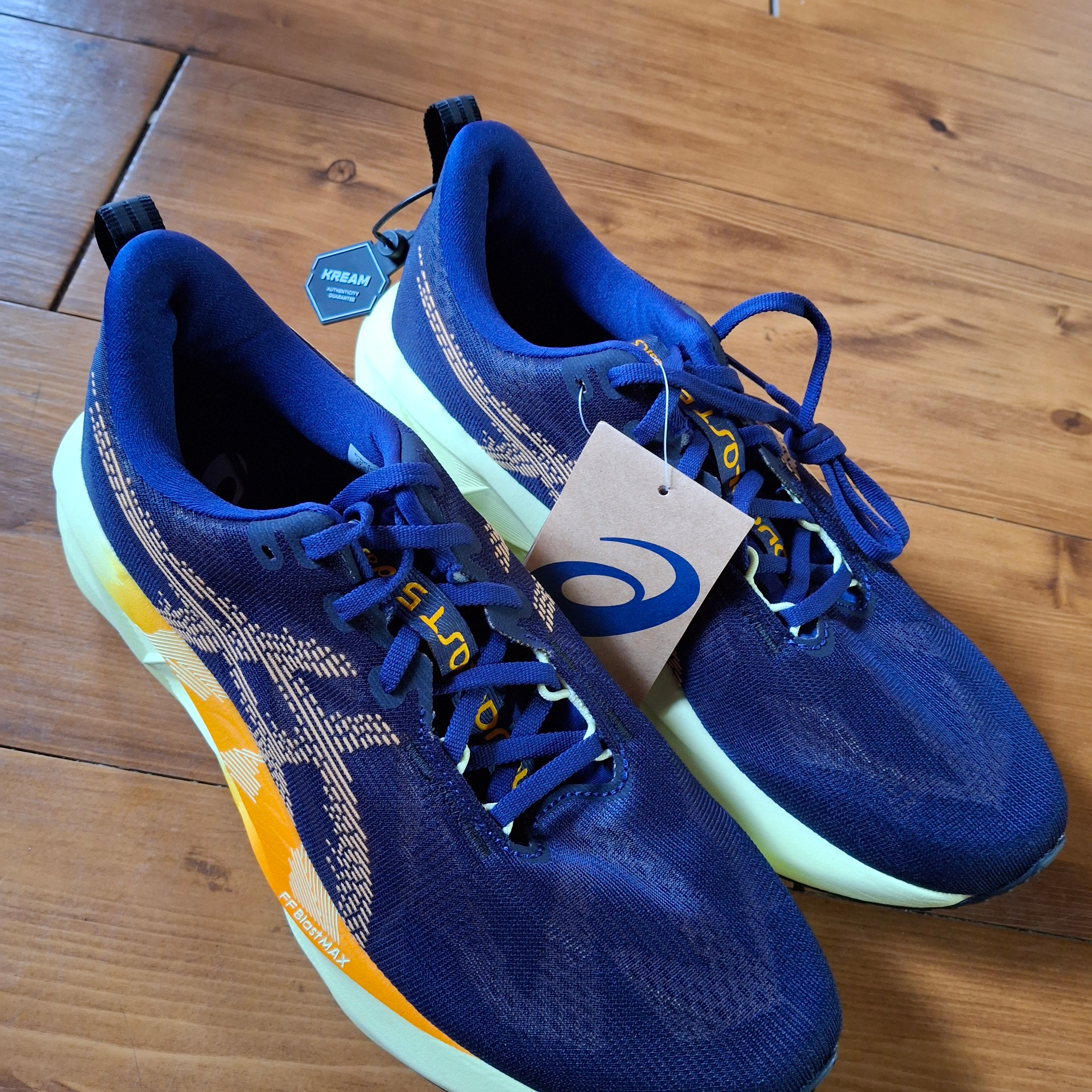 Asics Novablast 5 Indigo Blue Amber 착용 스타일
