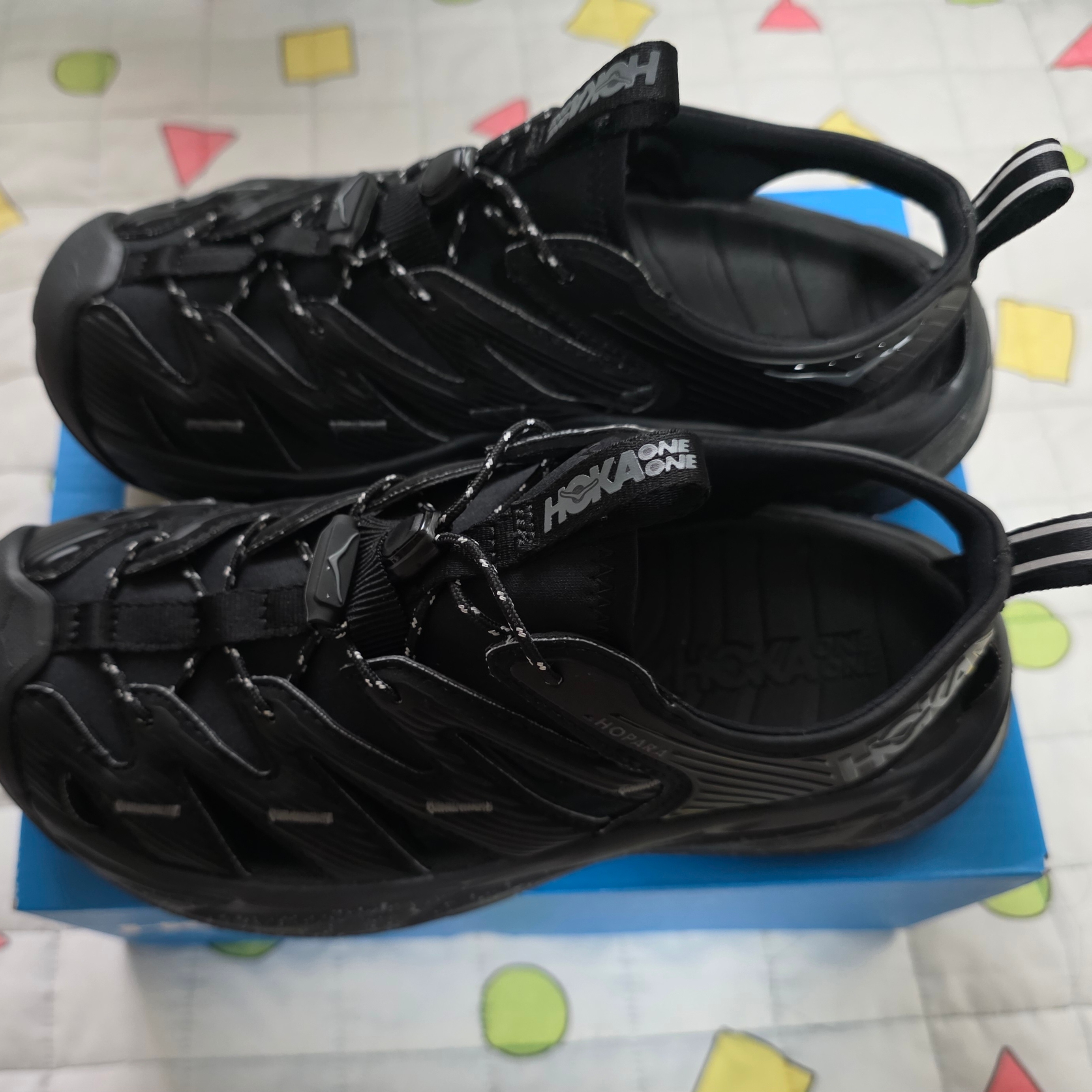 Hoka Hopara Black Castle Rock 착용 스타일