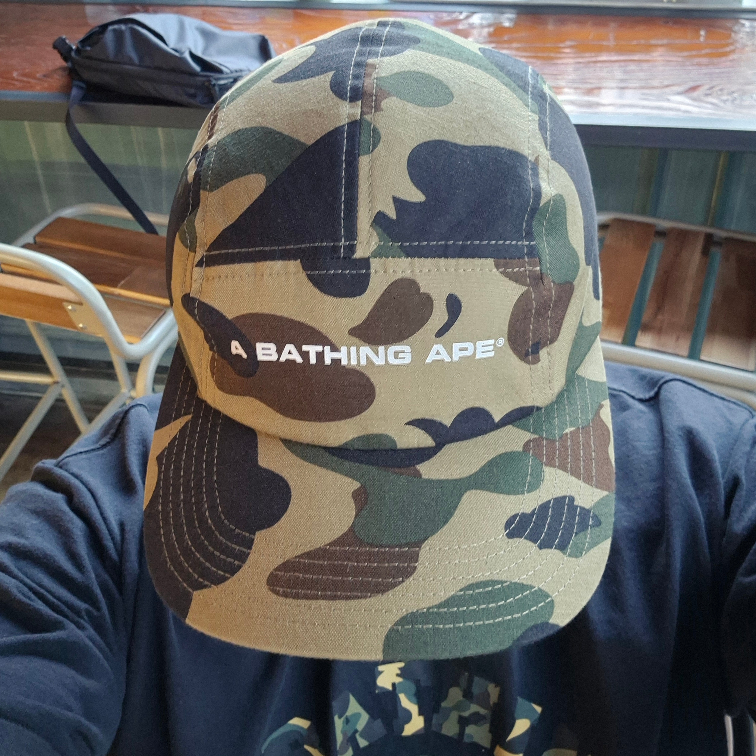 BAPE 1st Camo Jet Cap Army Green, BAPE 1st Camo College T-Shirt Black Yellow 착용 스타일 - 1