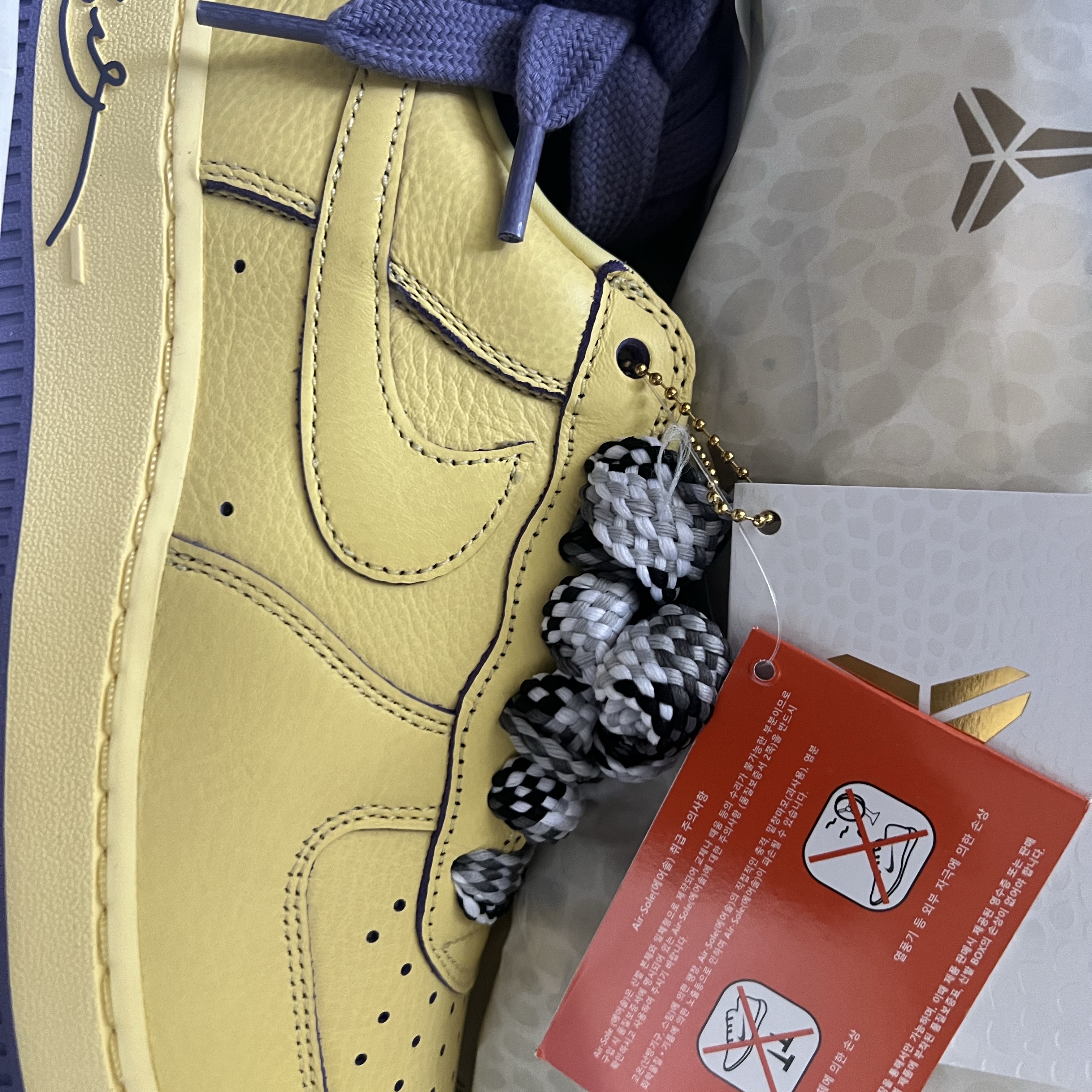 Nike Air Force 1 Low Protro Soft Yellow 착용 스타일 - 1
