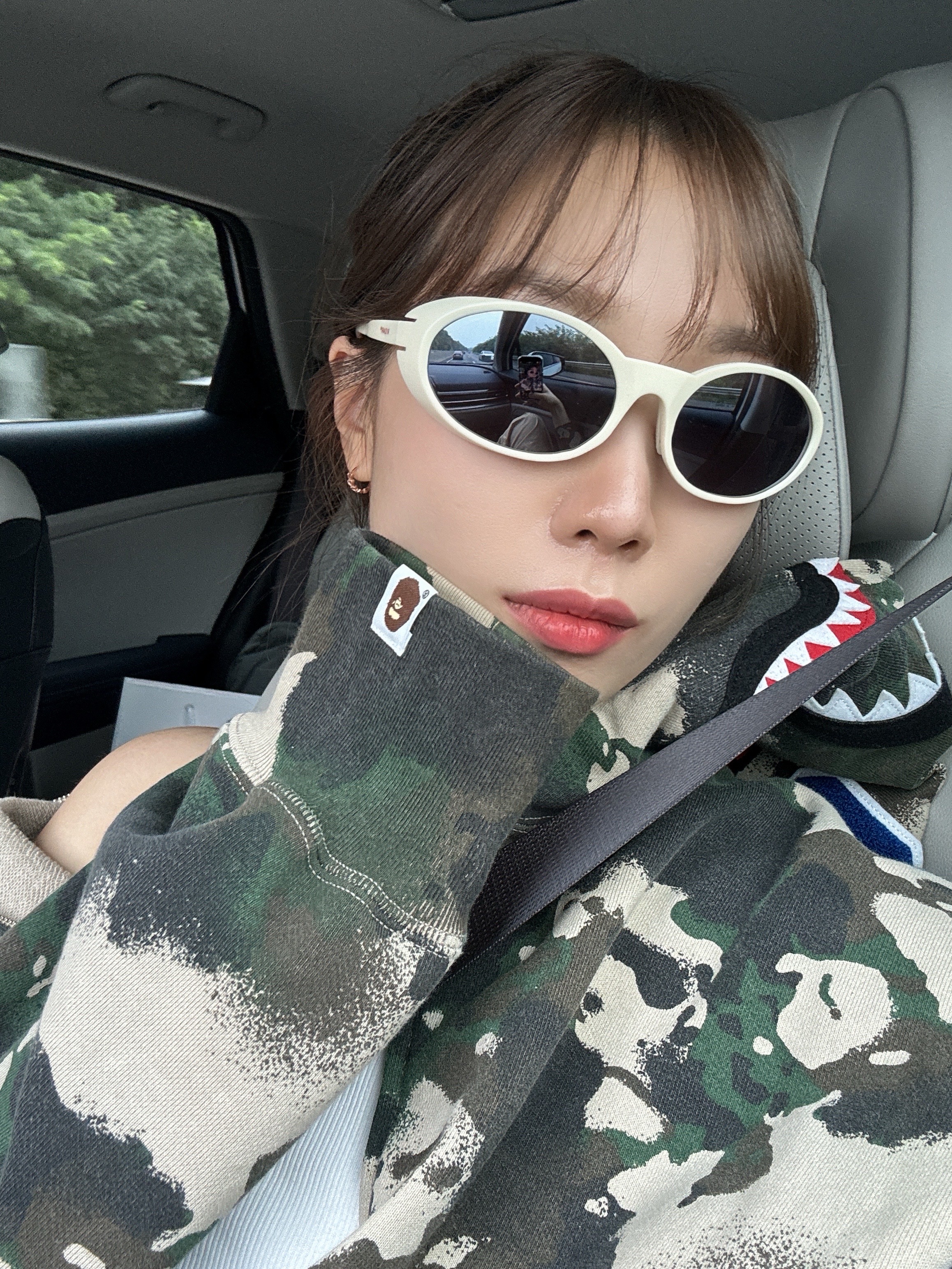 BAPE Map Camo Shark Relaxed Fit Full Zip Hoodie Green 착용 스타일 - 1