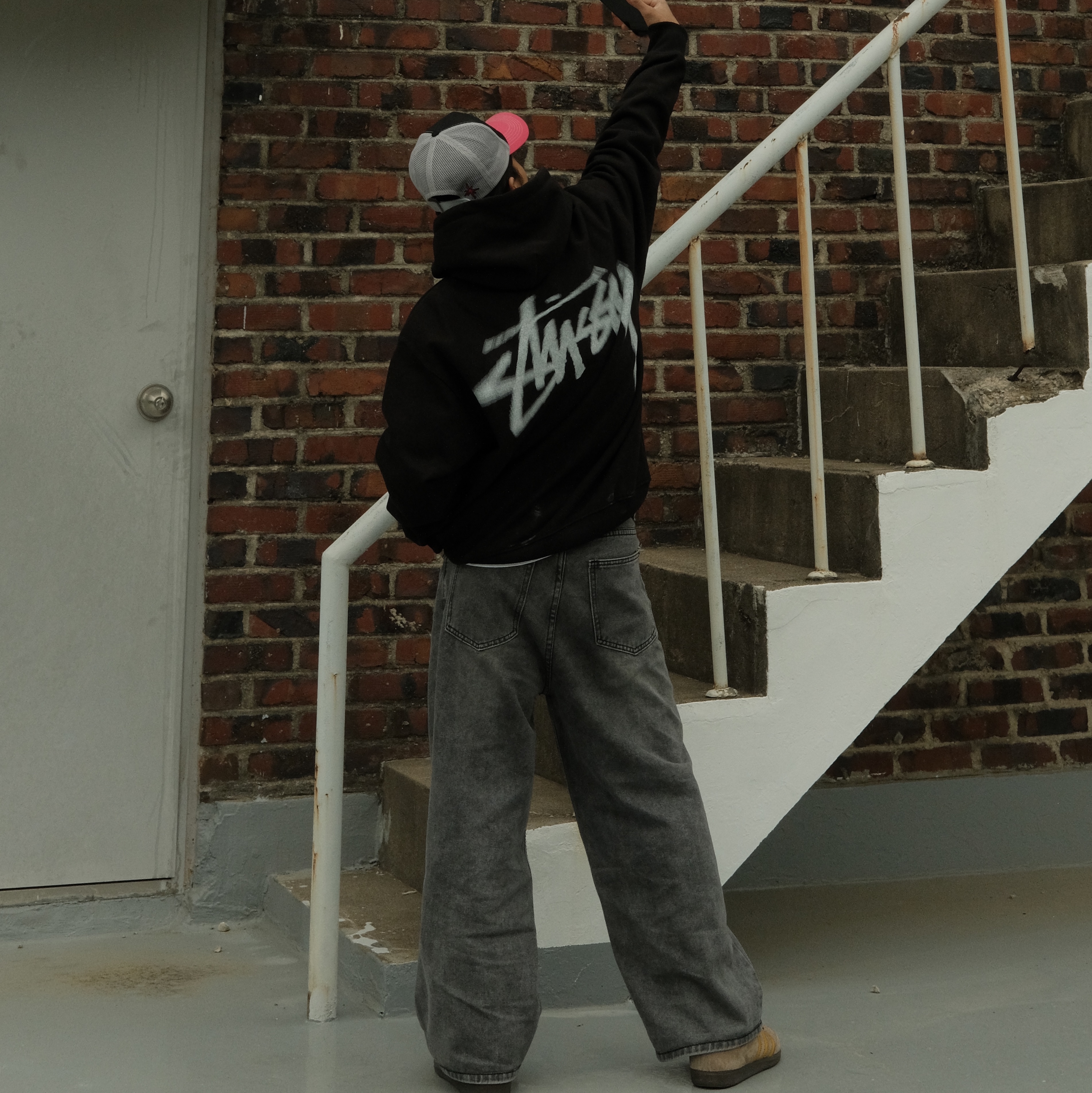 Stussy Dizzy Stock Hoodie Black, Adidas x C.P. Company Wimberly Spezial Tech Khaki Preloved Bronze 착용 스타일 - 1