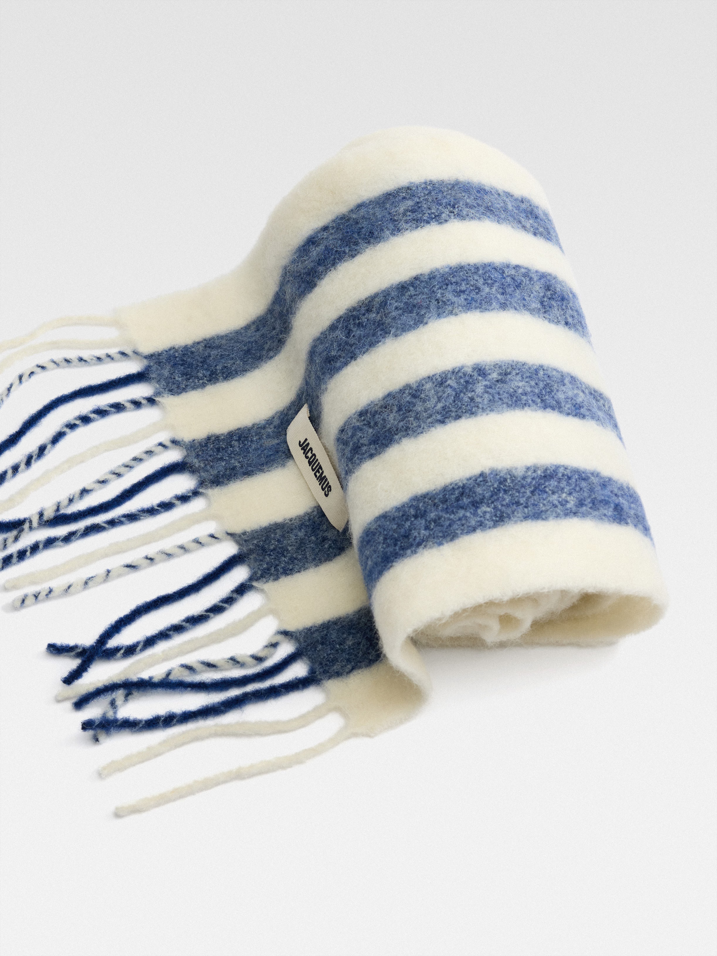 Loewe Stripe Muffler in Mohair Dark Blue Multicolor, Acne Studios Mohair Check Muffler Light Blue White 착용 스타일 - 6