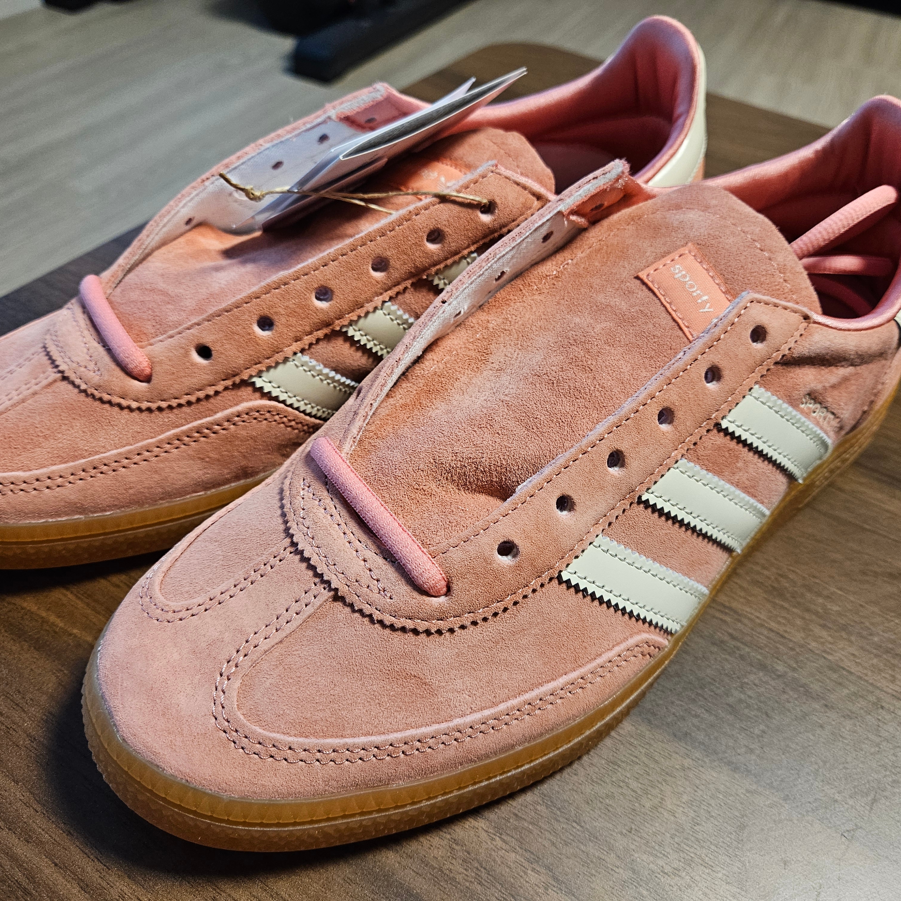 Adidas x Sporty & Rich Spezial Handball Pantone Cream White 착용 스타일