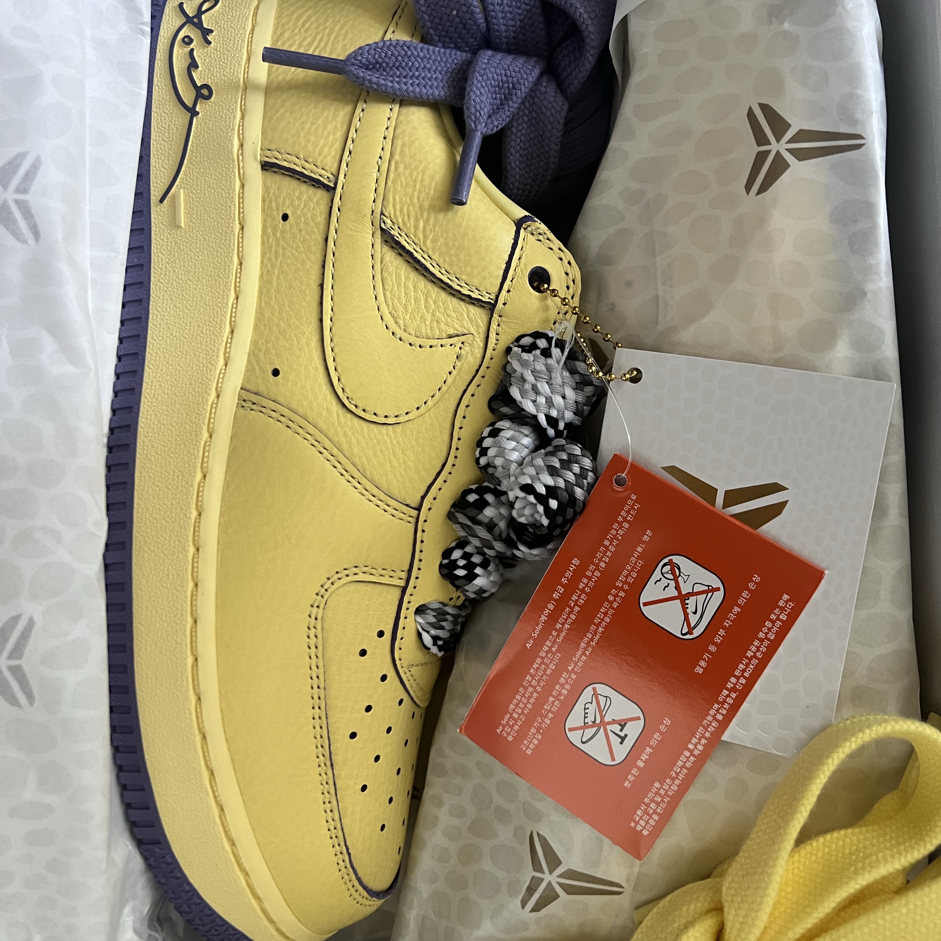 Nike Air Force 1 Low Protro Soft Yellow 착용 스타일 - 2