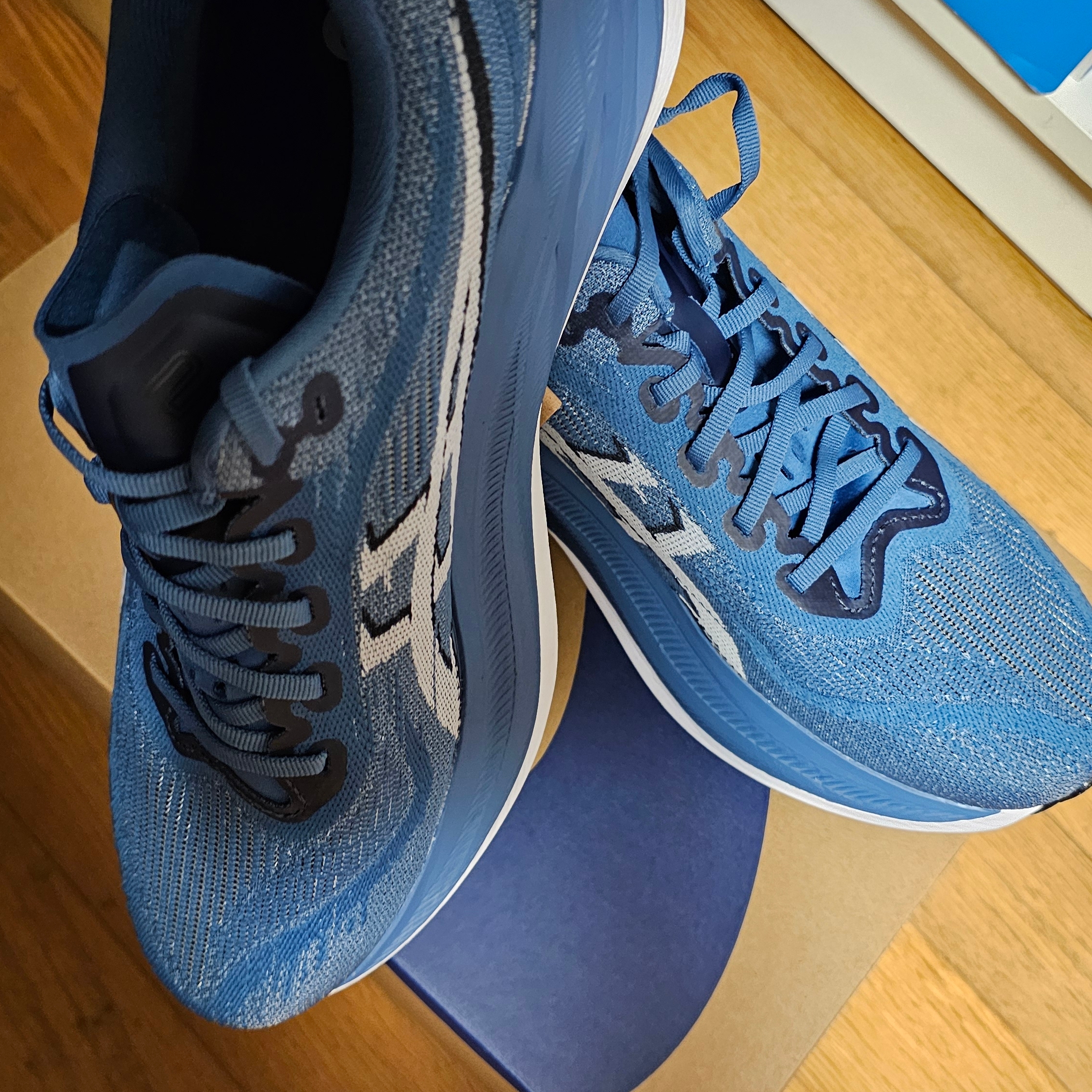 Asics Superblast 2 Winter Sea White 착용 스타일