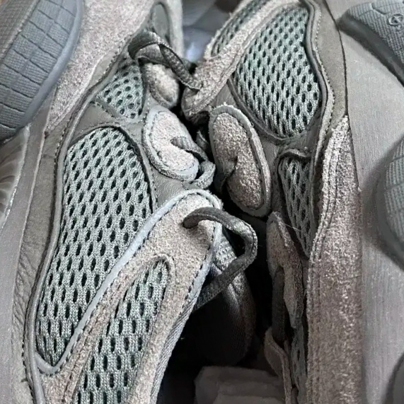 Adidas Yeezy 500 Clay Brown 착용 스타일