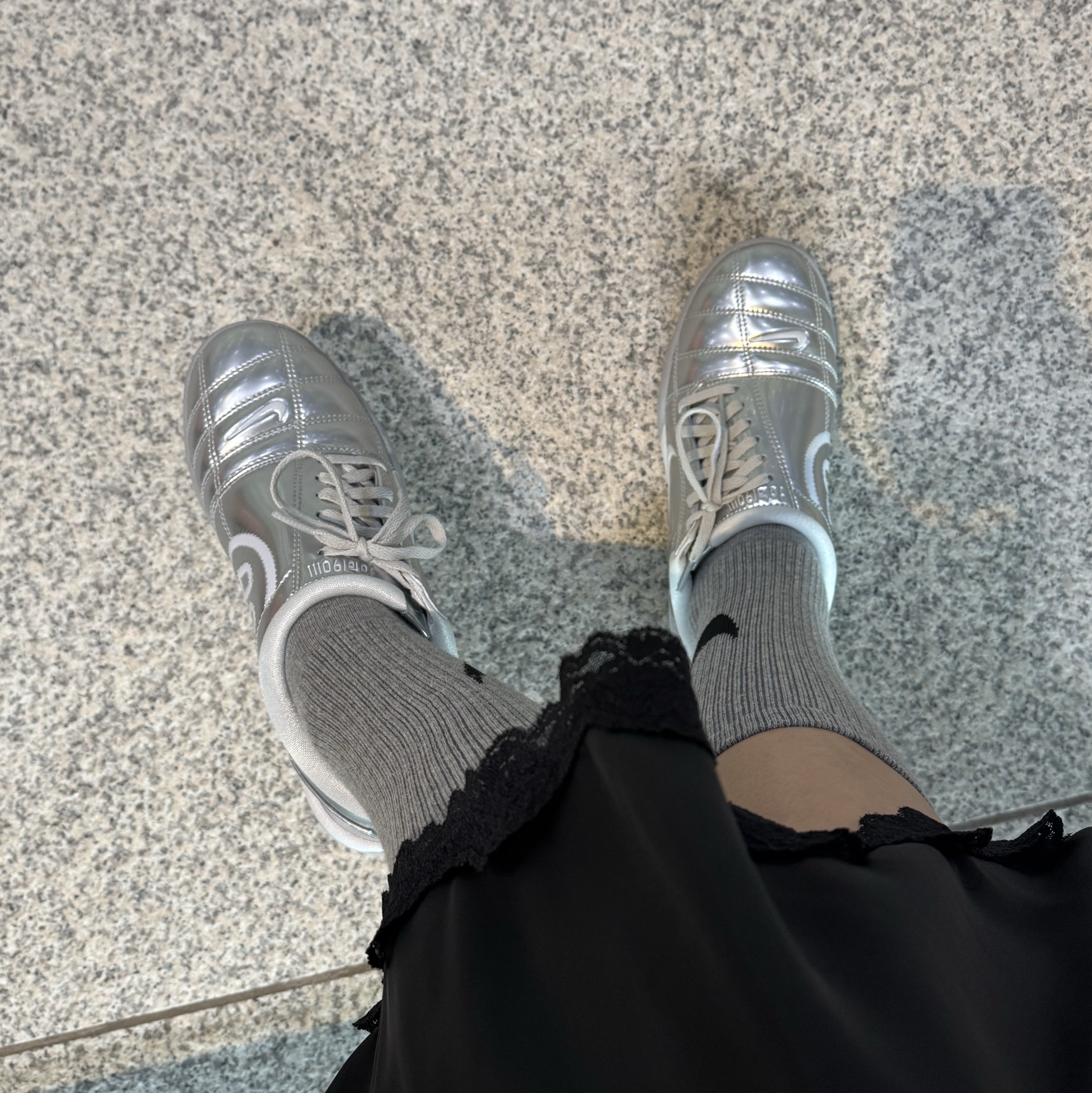 (W) Nike Total 90 III SP Metallic Platinum White 착용 스타일 - 2