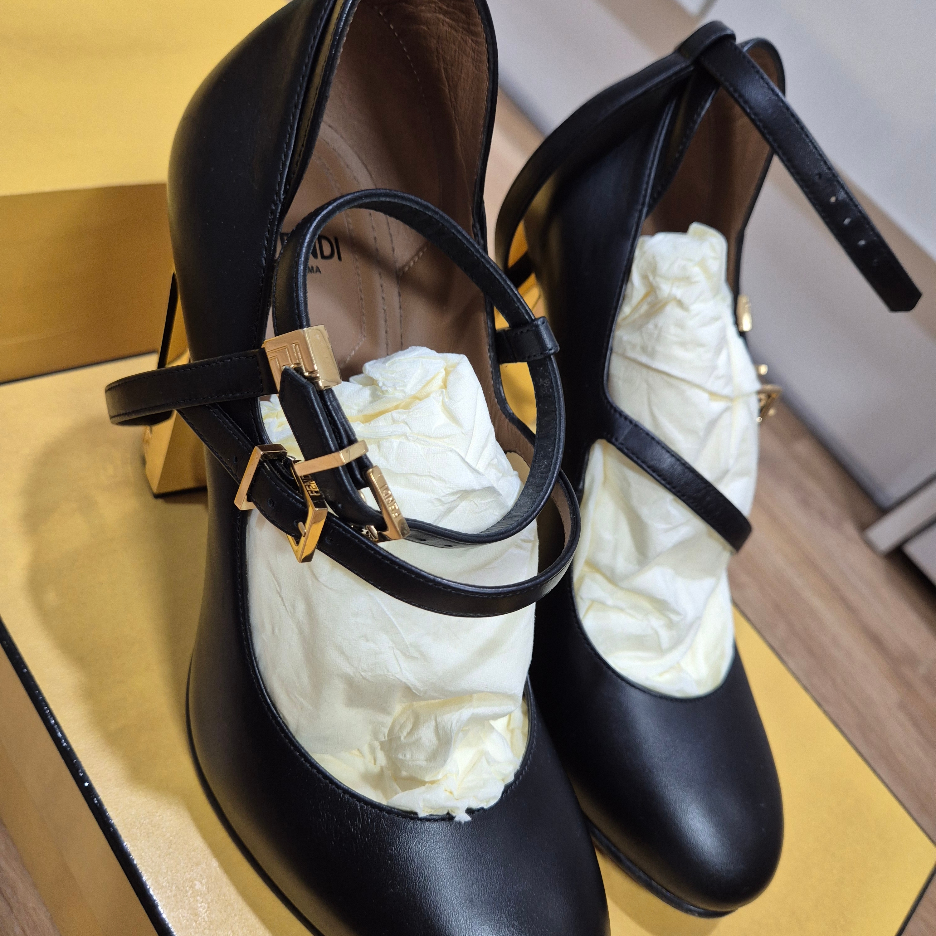 Fendi Flow FF Jacquard Leather Low Top Sneakers Beige Brown 착용 스타일