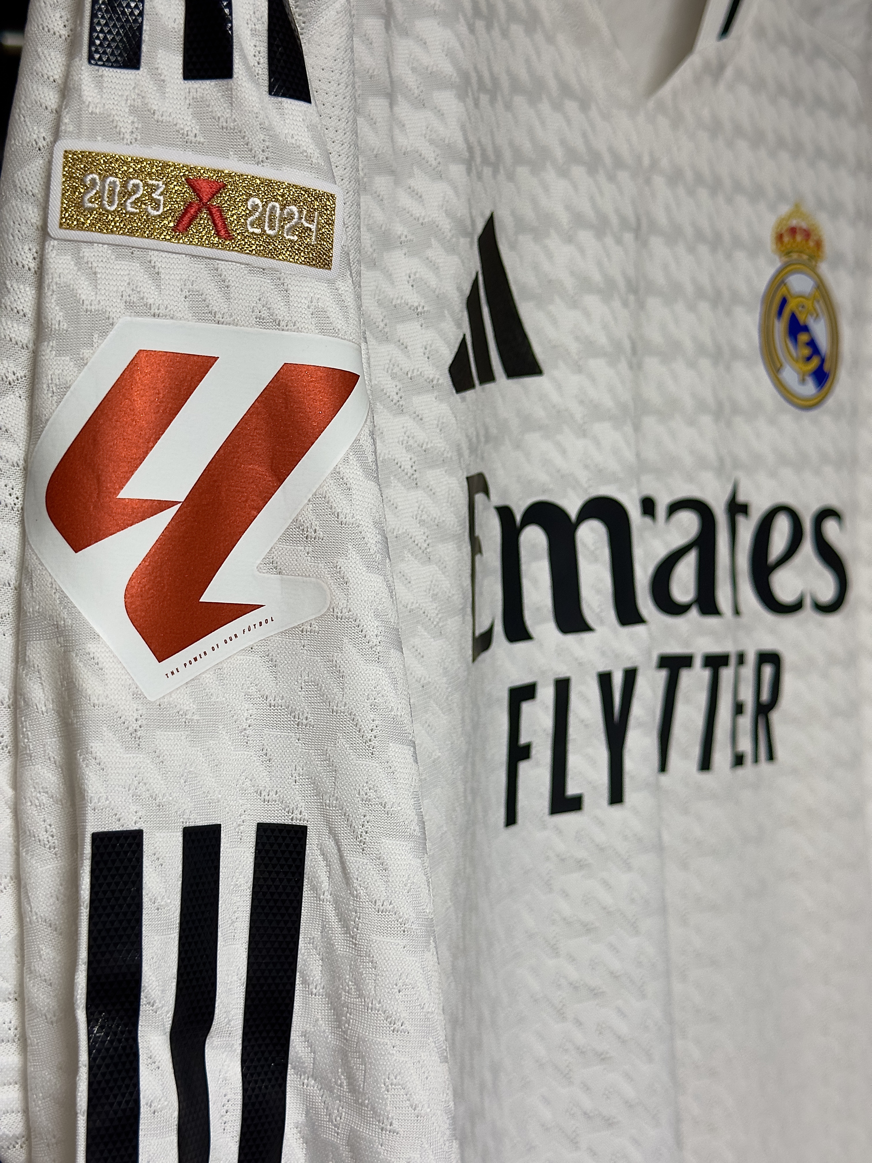 Adidas Real Madrid 2024/25 Home Authentic Long Sleeve Jersey White - US Sizing (Non Marking Ver.) 착용 스타일 - 3