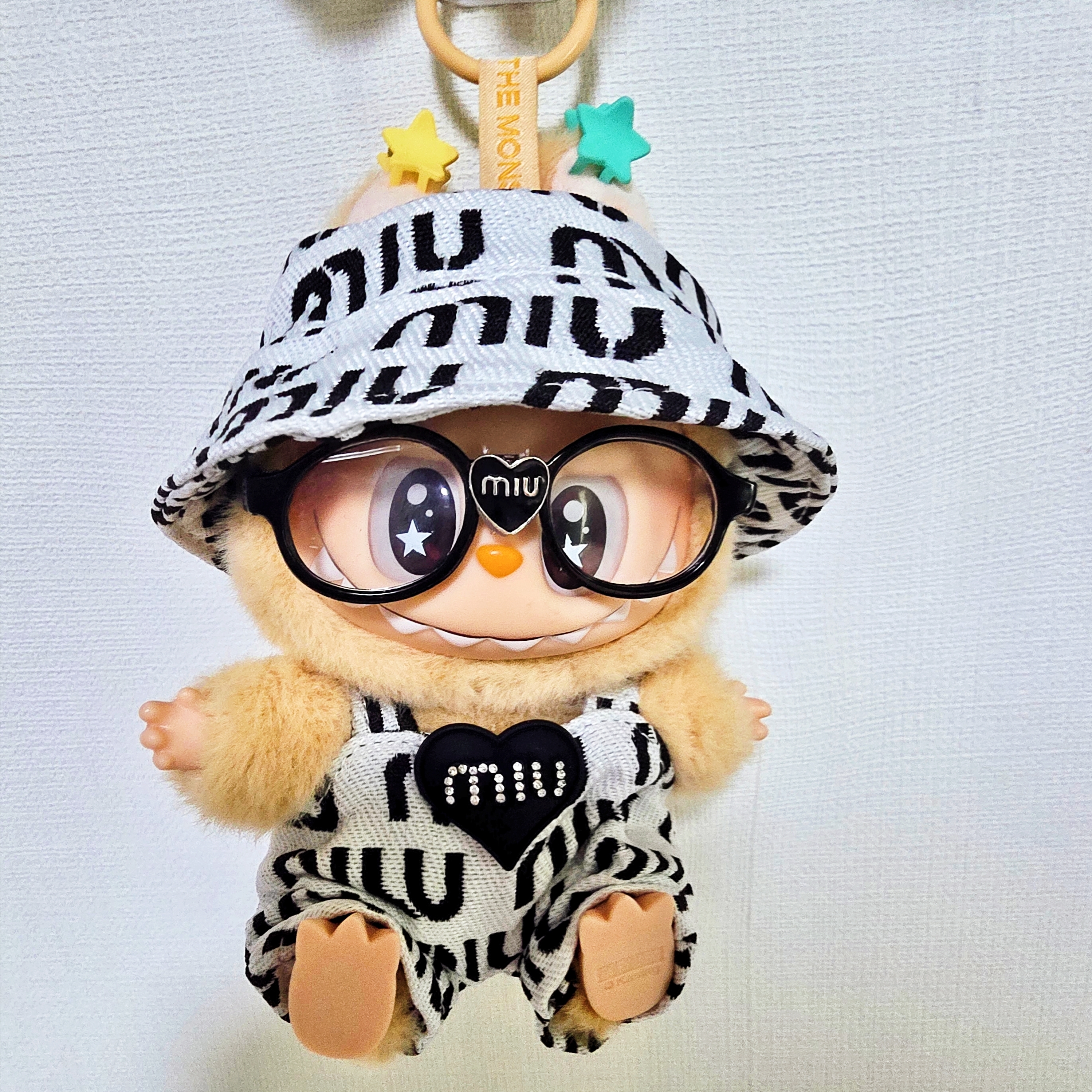 Pop Mart Labubu Let's Play Together Doll Series Sealed Case (1 Blind Box) 착용 스타일