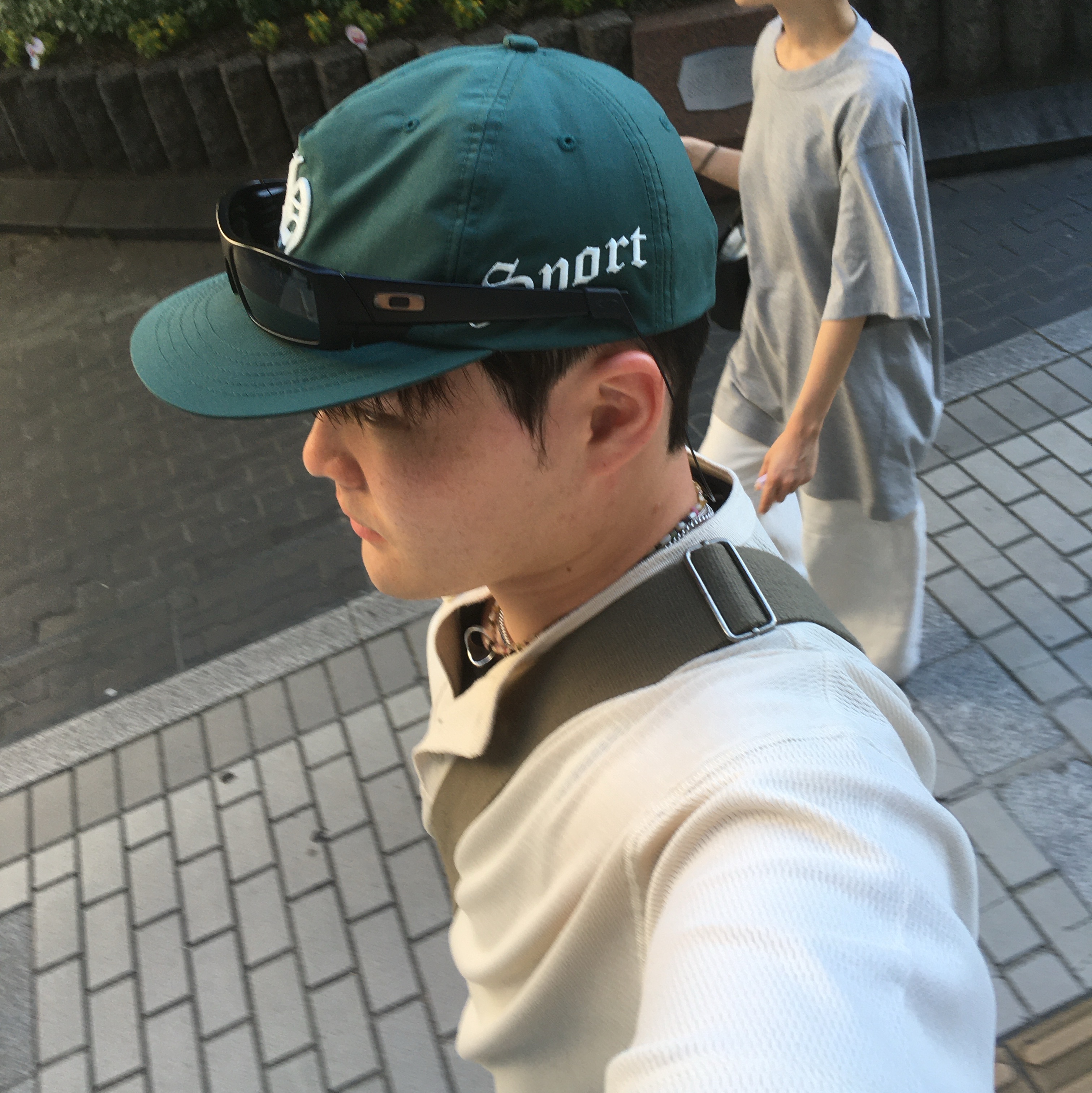 Adidas x Bad Bunny Ballerina Off White Core Black, Heritage Floss Waterproof Nylon BB Cap Black 착용 스타일 - 2