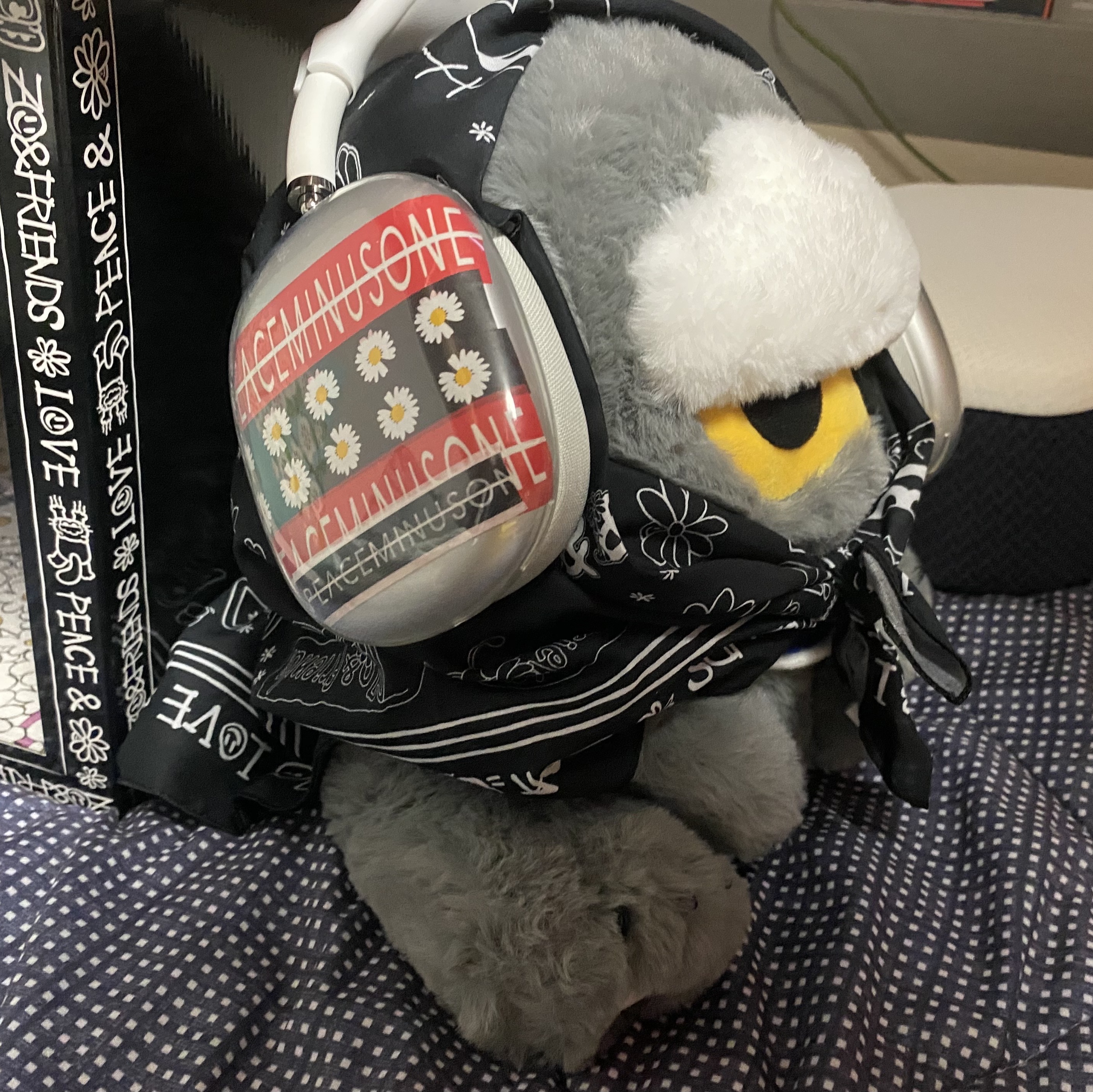 Zo&Friends Zoa Medium Plush Grey, Apple AirPods Max Lightning Silver (Korean Ver.) 착용 스타일 - 2