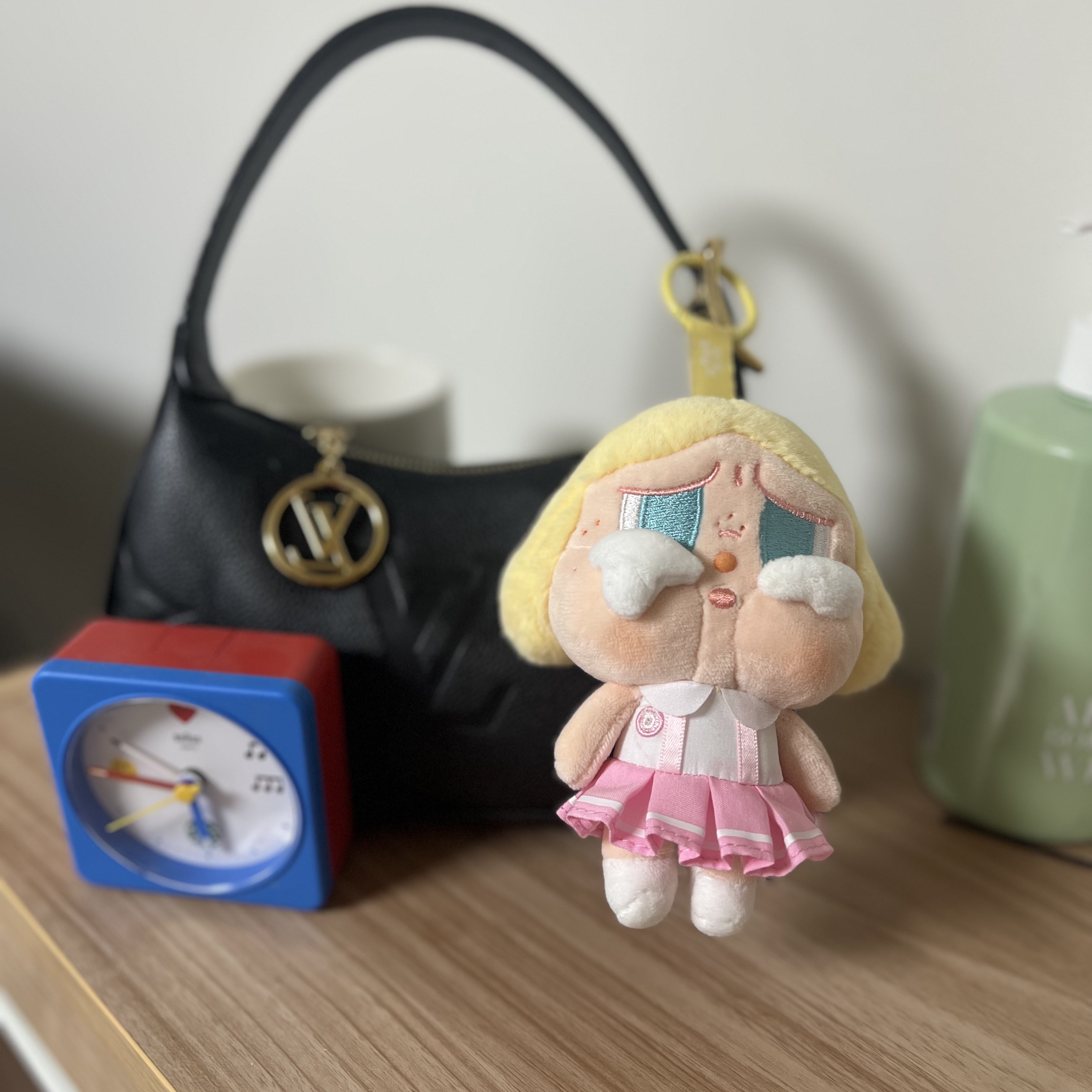 Pop Mart Crybaby Sunset Concert Series Plush Pendant Pink White (Opened Case) 착용 스타일