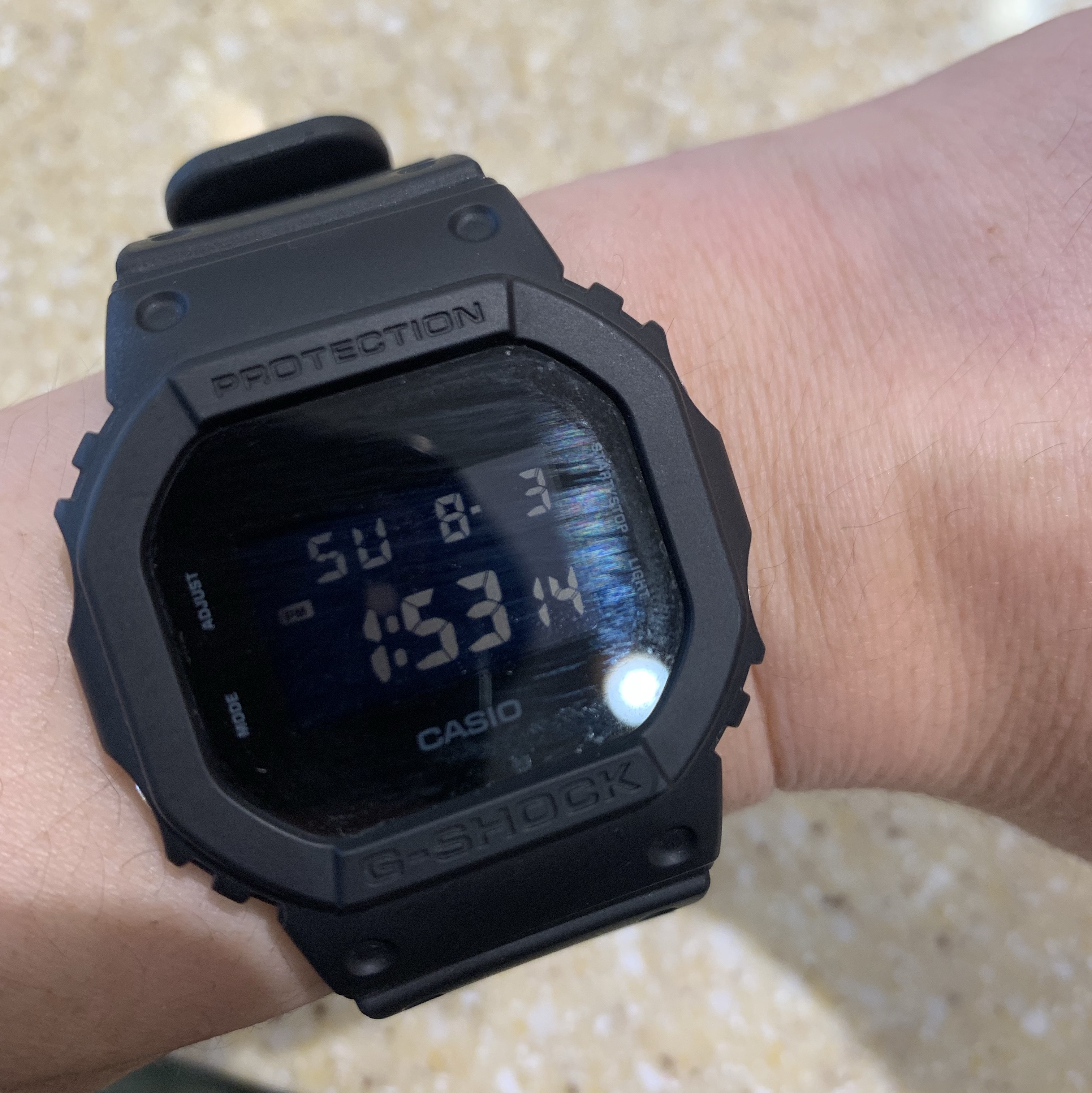 Casio G-Shock DW-5600BB-1 착용 스타일
