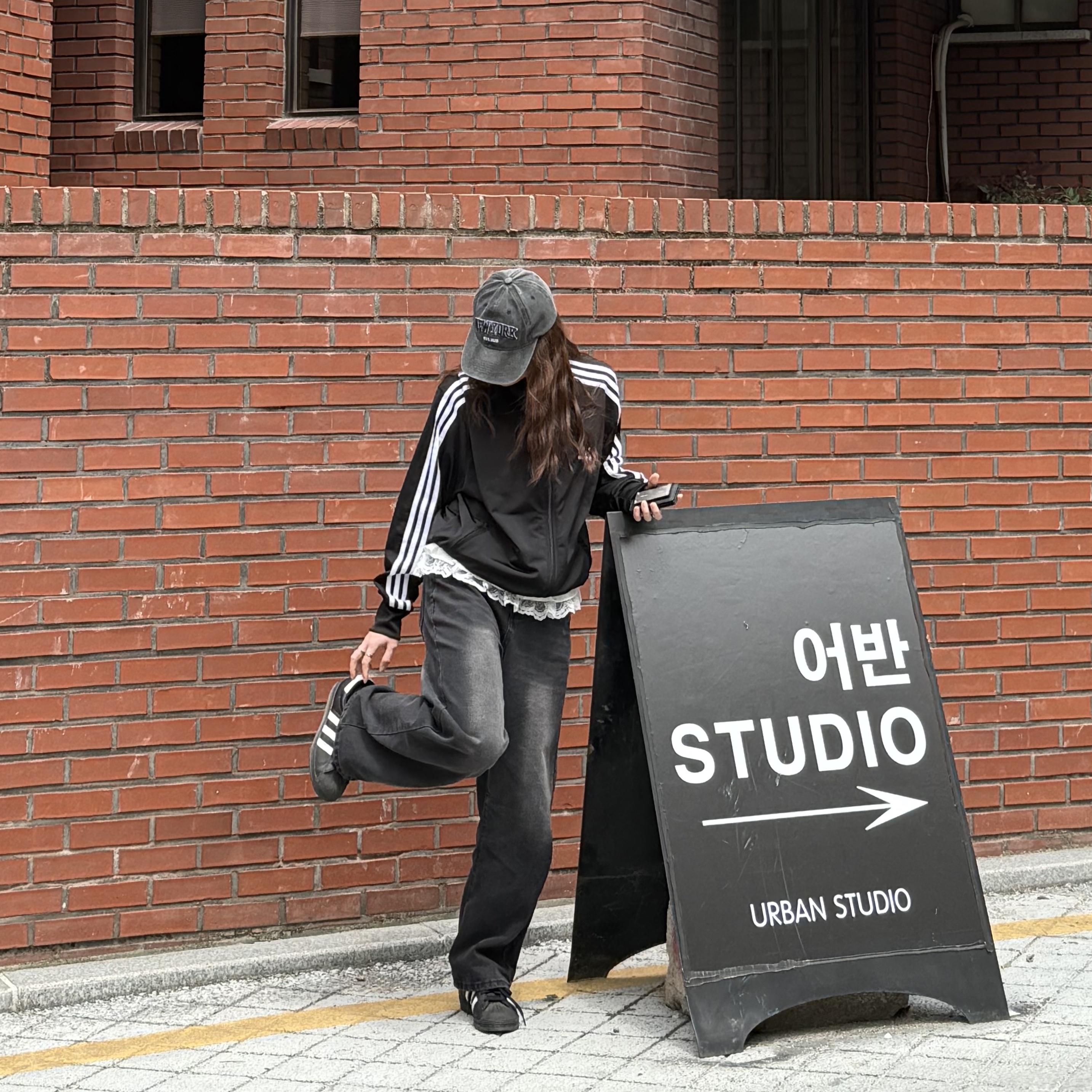Matin Kim Accordion Wallet Black, Adidas Adicolor Classics Firebird Track Top Black - KR Sizing 착용 스타일
