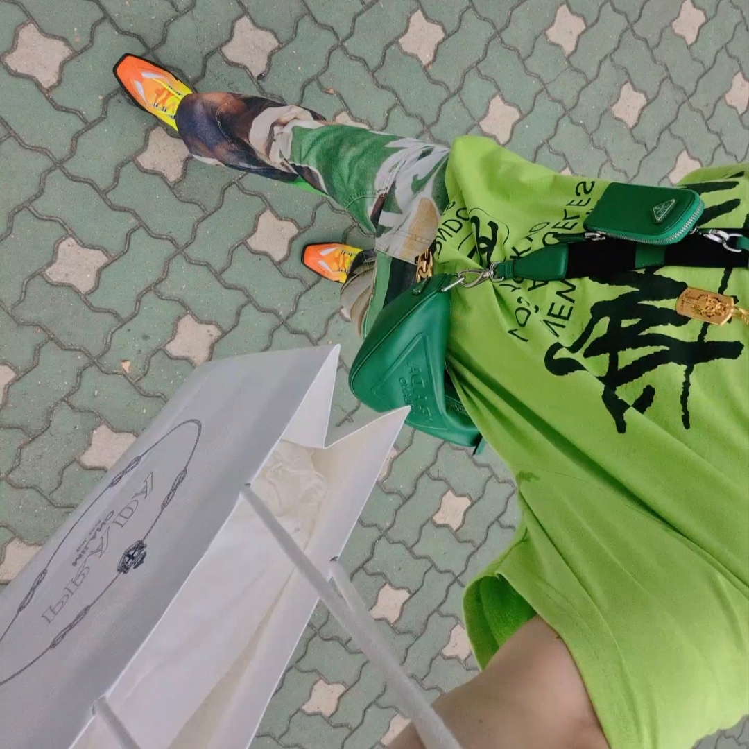 Nike x Martine Rose Shox MR4 Safety Orange, Stussy World Tour T-Shirt Tea 2023 착용 스타일 - 2