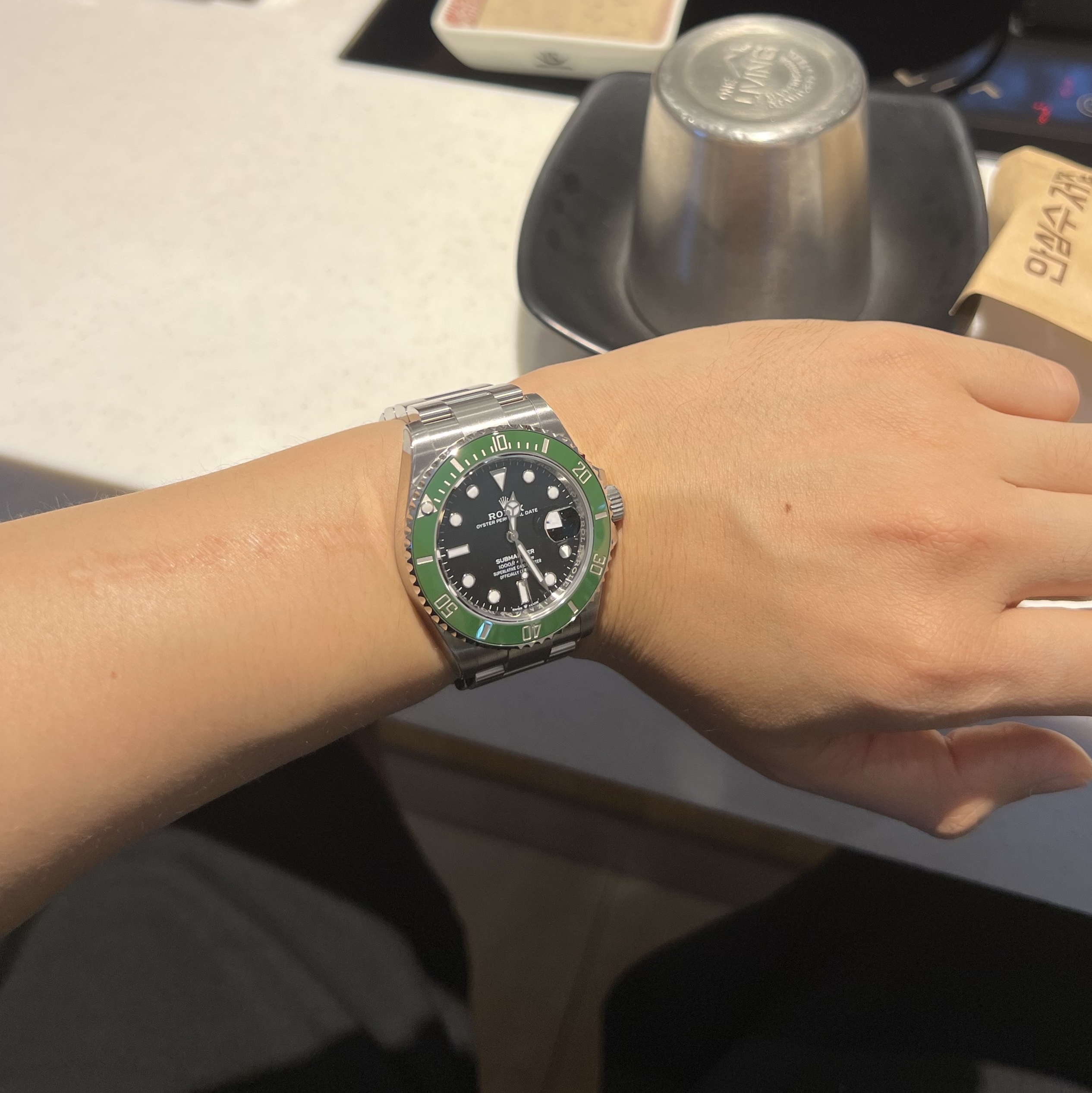 Rolex Submariner Date 41mm 126610LV Black Oyster 착용 스타일