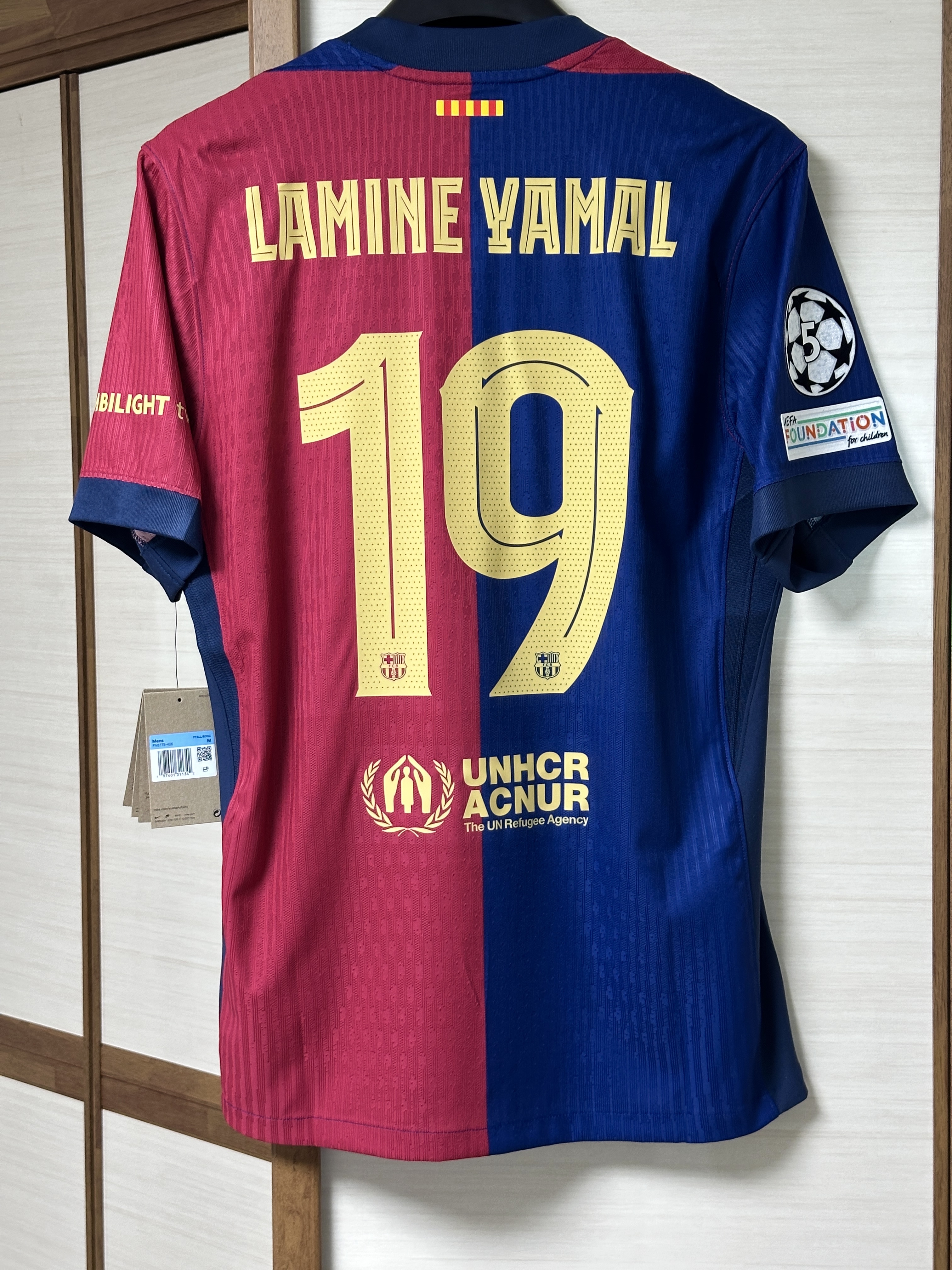 Nike FC Barcelona 2024/25 Dri-Fit Stadium Home Jersey Deep Royal Blue Midnight Navy (Non Marking Ver.), Nike FC Barcelona 2024/25 Dri-Fit ADV Match Home Jersey Deep Royal Blue Noble Red (Non Marking Ver.) 착용 스타일 - 2