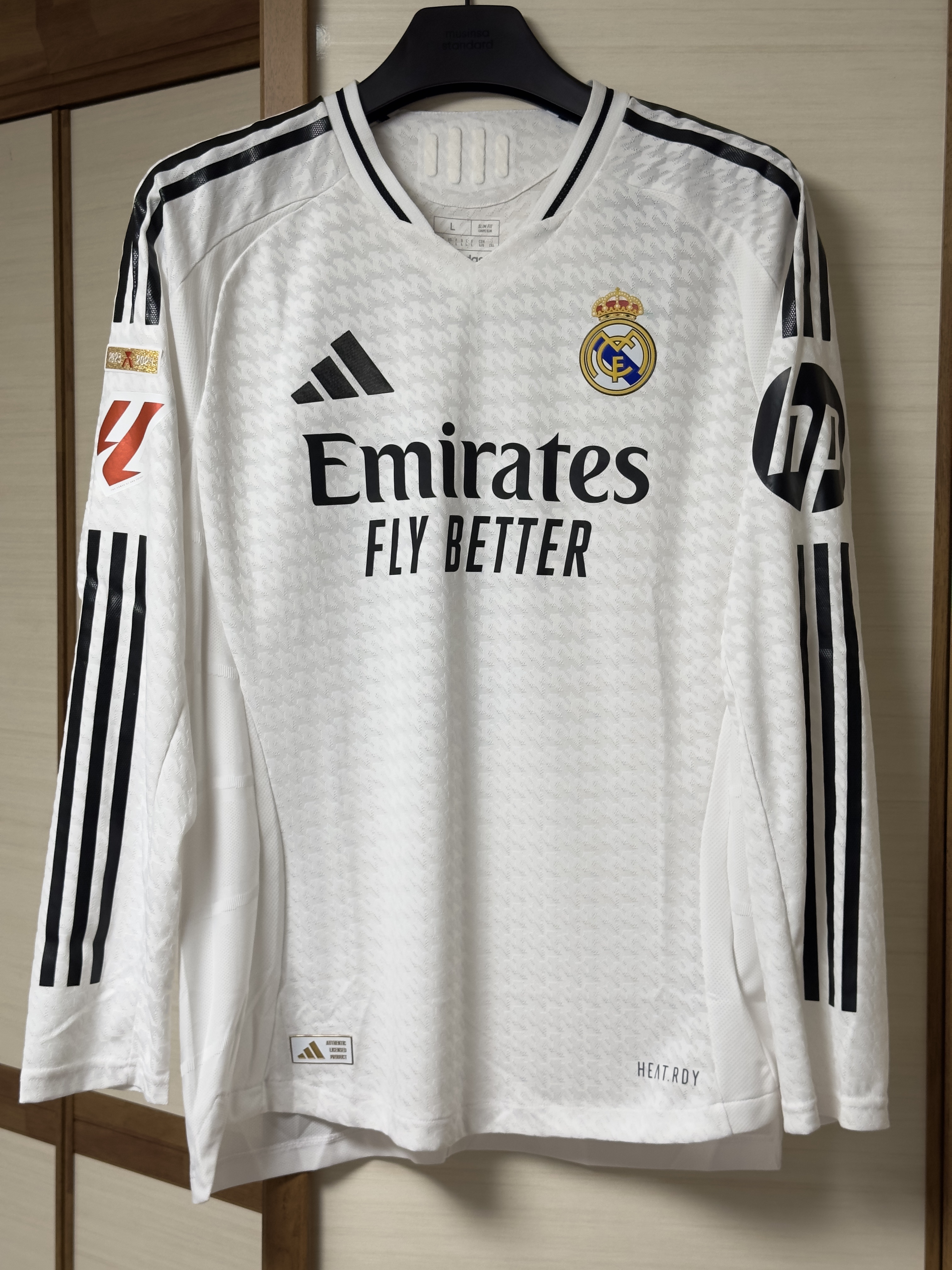 Adidas Real Madrid 2024/25 Home Authentic Long Sleeve Jersey White - US Sizing (Non Marking Ver.) 착용 스타일 - 1