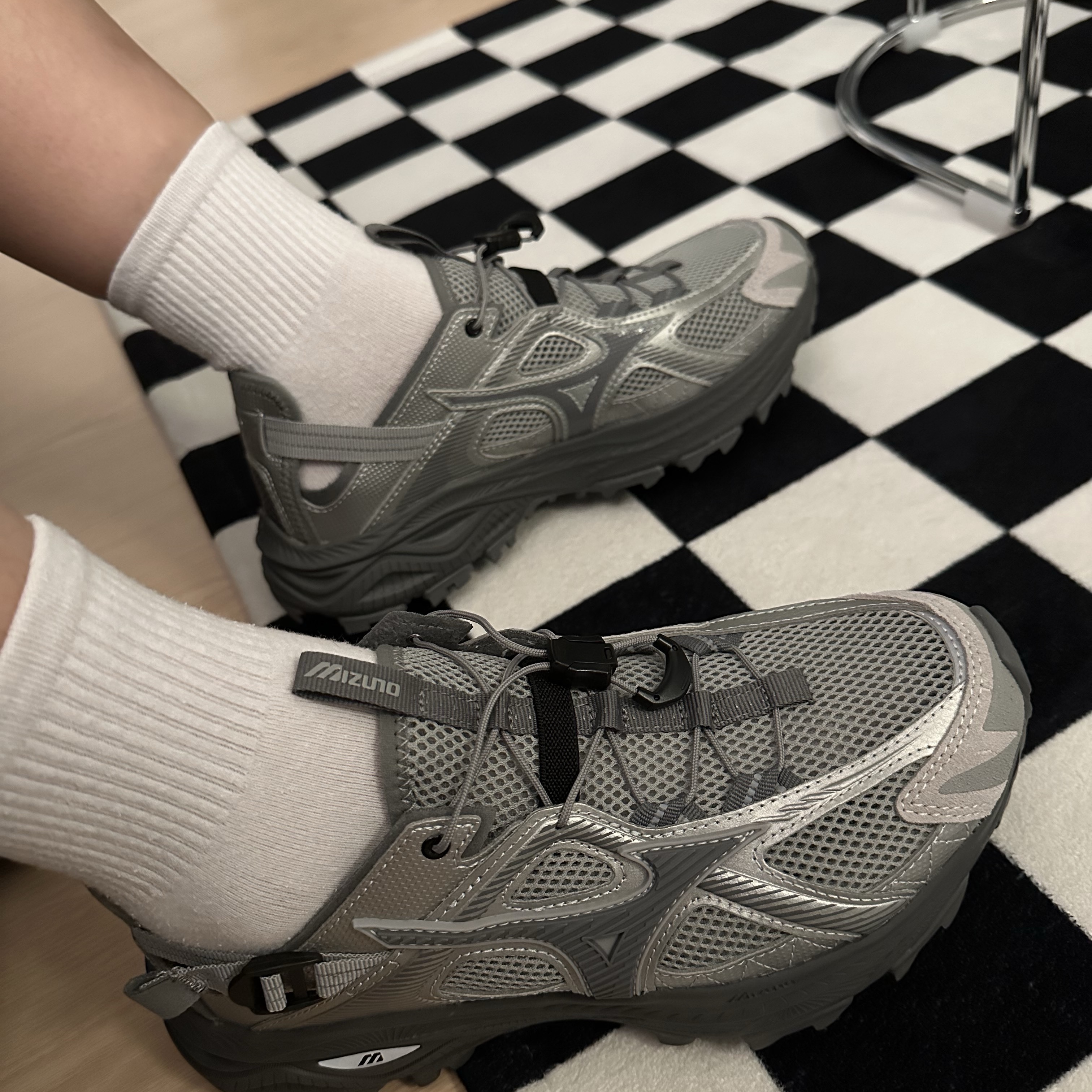 Mizuno Racer Trail SE Silver Grey 착용 스타일