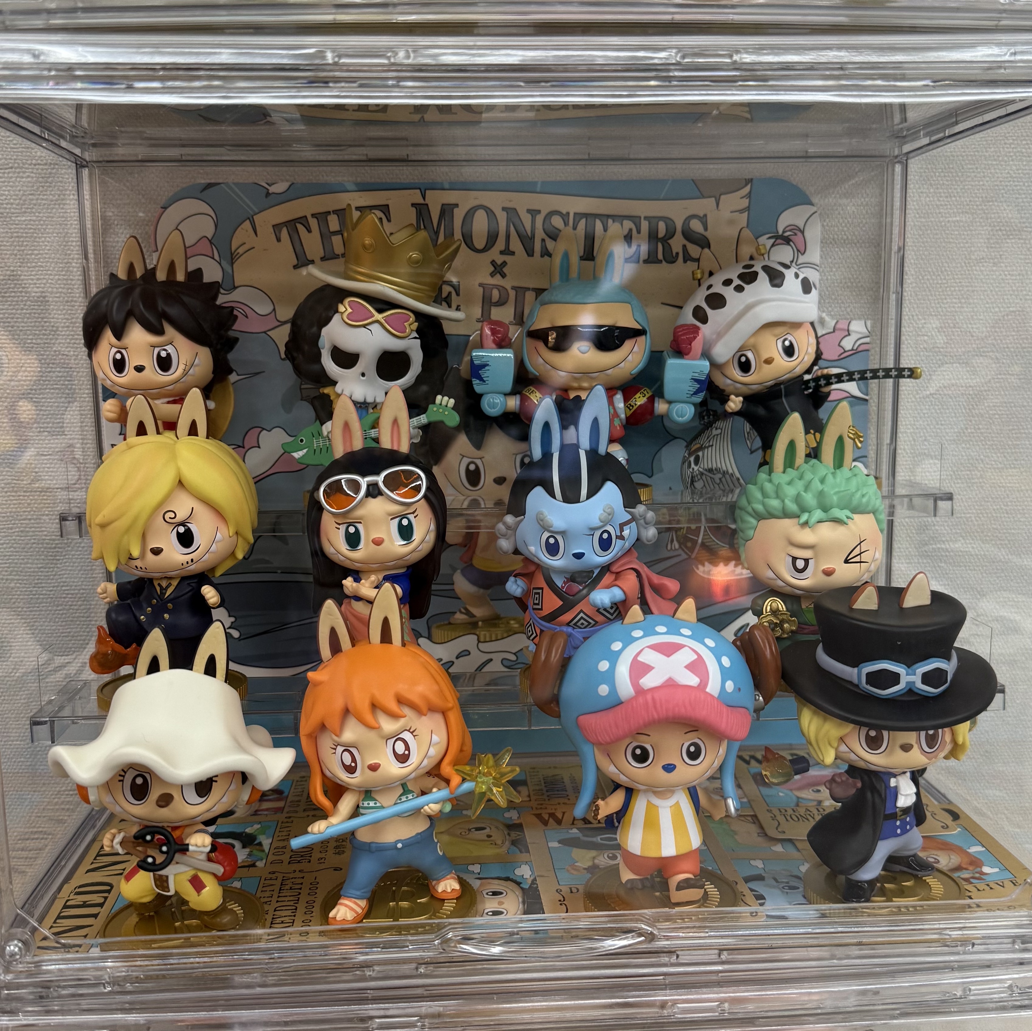 Pop Mart Labubu The Monsters x One Piece Series Figures Sealed Case (12 Blind Boxes) 착용 스타일
