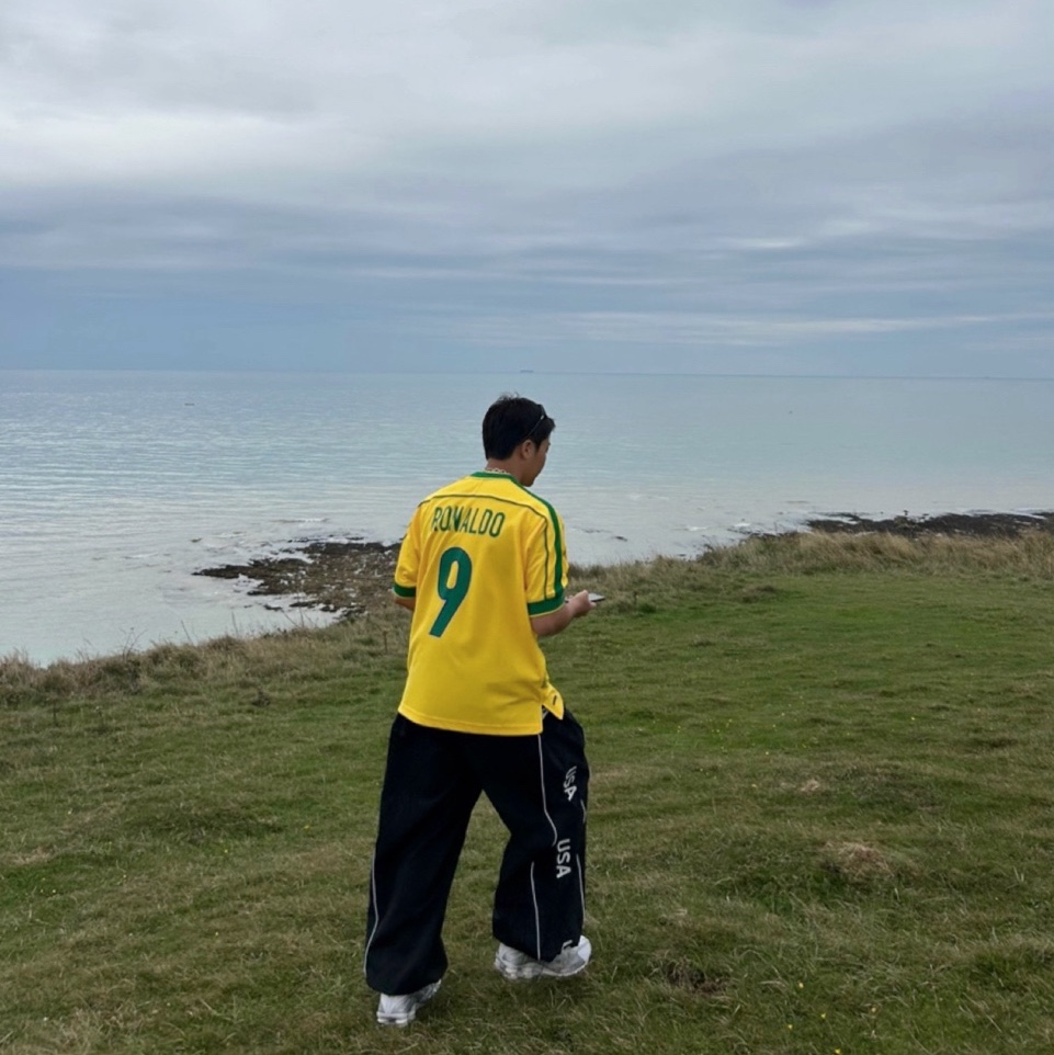Nike Shox R4 White Bright Crimson, Nike Brazil 1998 Reissue Soccer Replica Jersey Varsity Maize Ronaldo (Marking Ver.) 착용 스타일 - 2