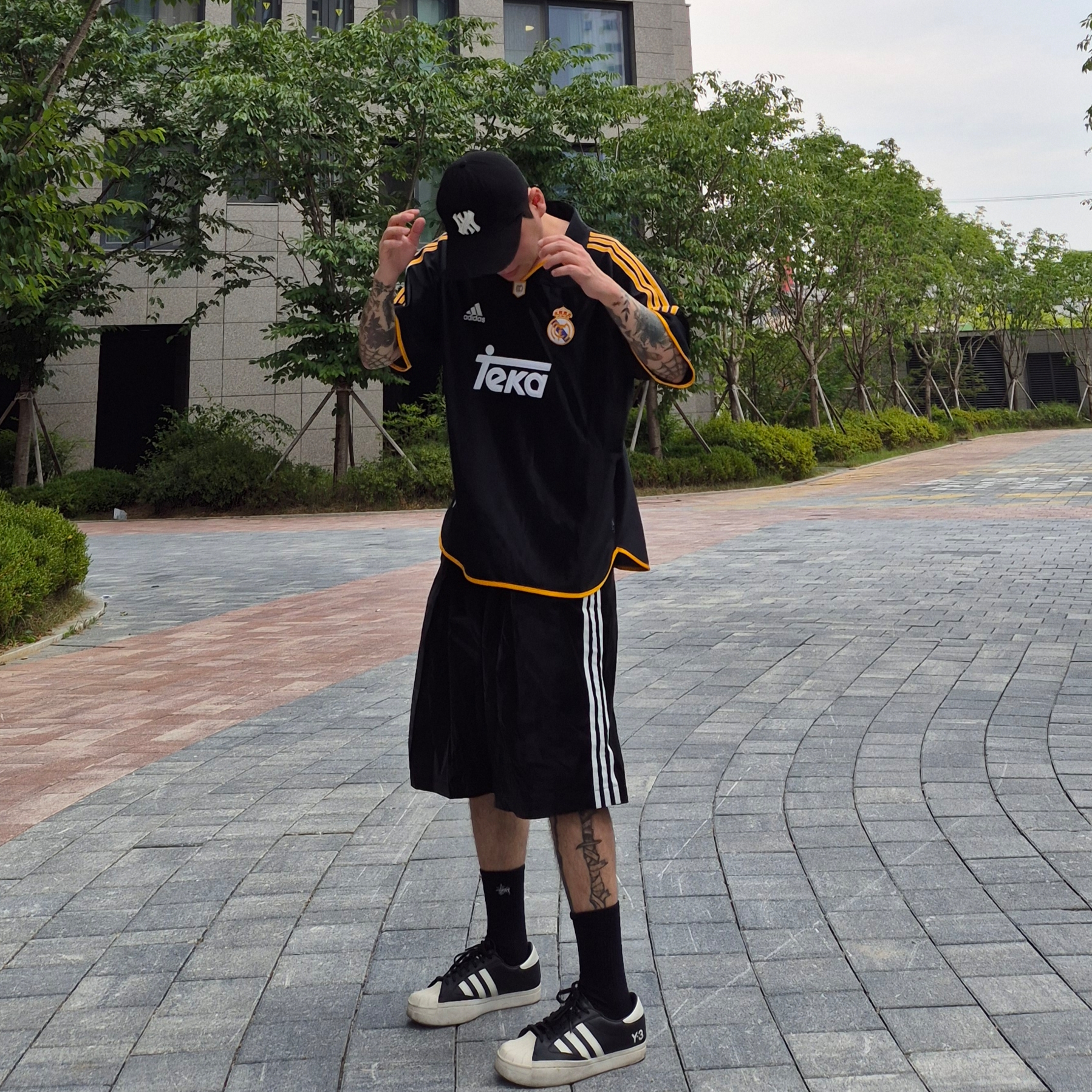 [더블적립]Farfromwhat Far Patch Logo Cap Black, Y-3 Triple Shorts Black 착용 스타일
