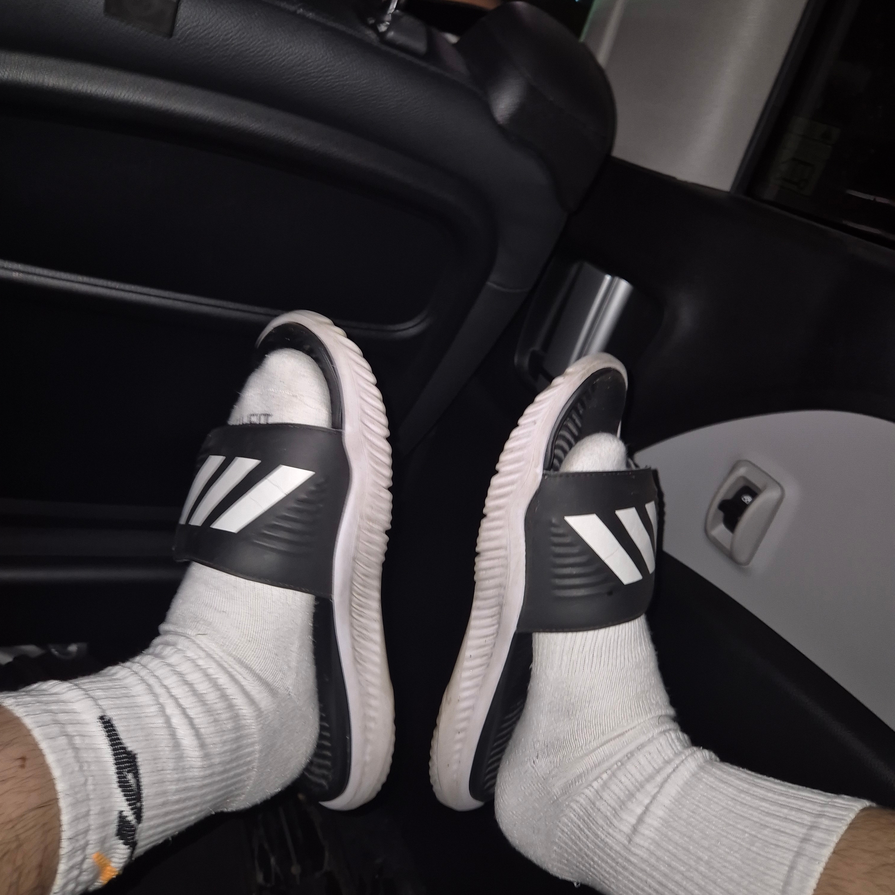 Adidas Alphabounce Slide Cloud White Core Black 착용 스타일