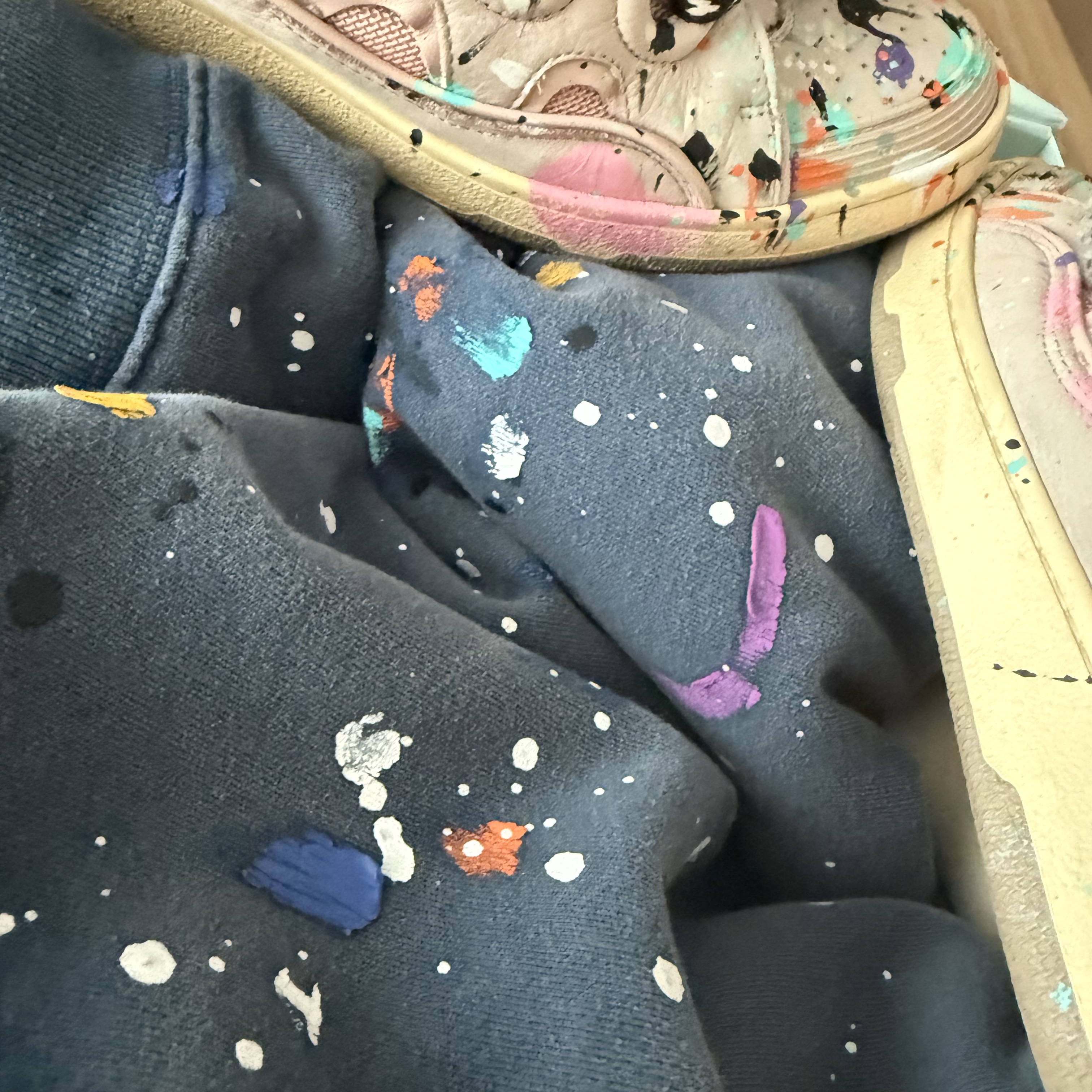 Gallery Dept. x Lanvin Painted Leather Curb Sneakers Pink, Gallery Dept. x Lanvin Logo Printed Hoodie Paint Marks Navy Blue 착용 스타일
