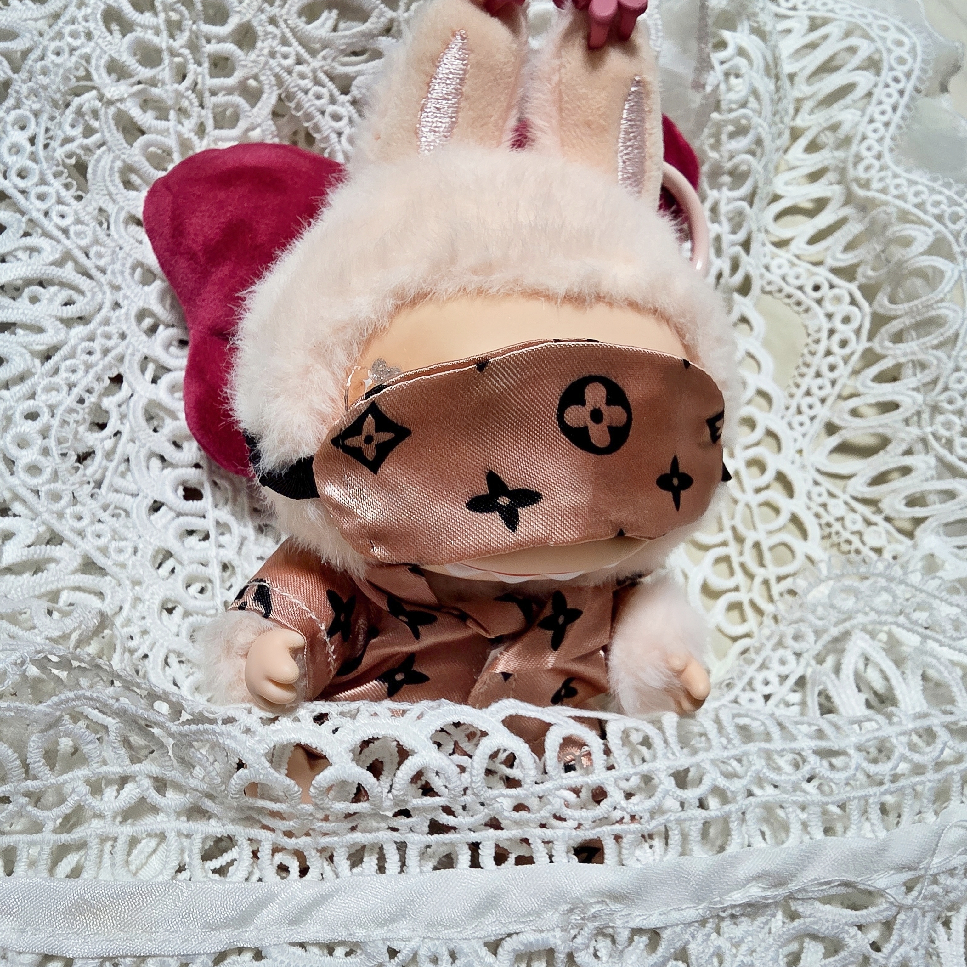 Pop Mart Labubu Let's Play Together Doll Series Dada Keyring (Opened Case) 착용 스타일 - 3