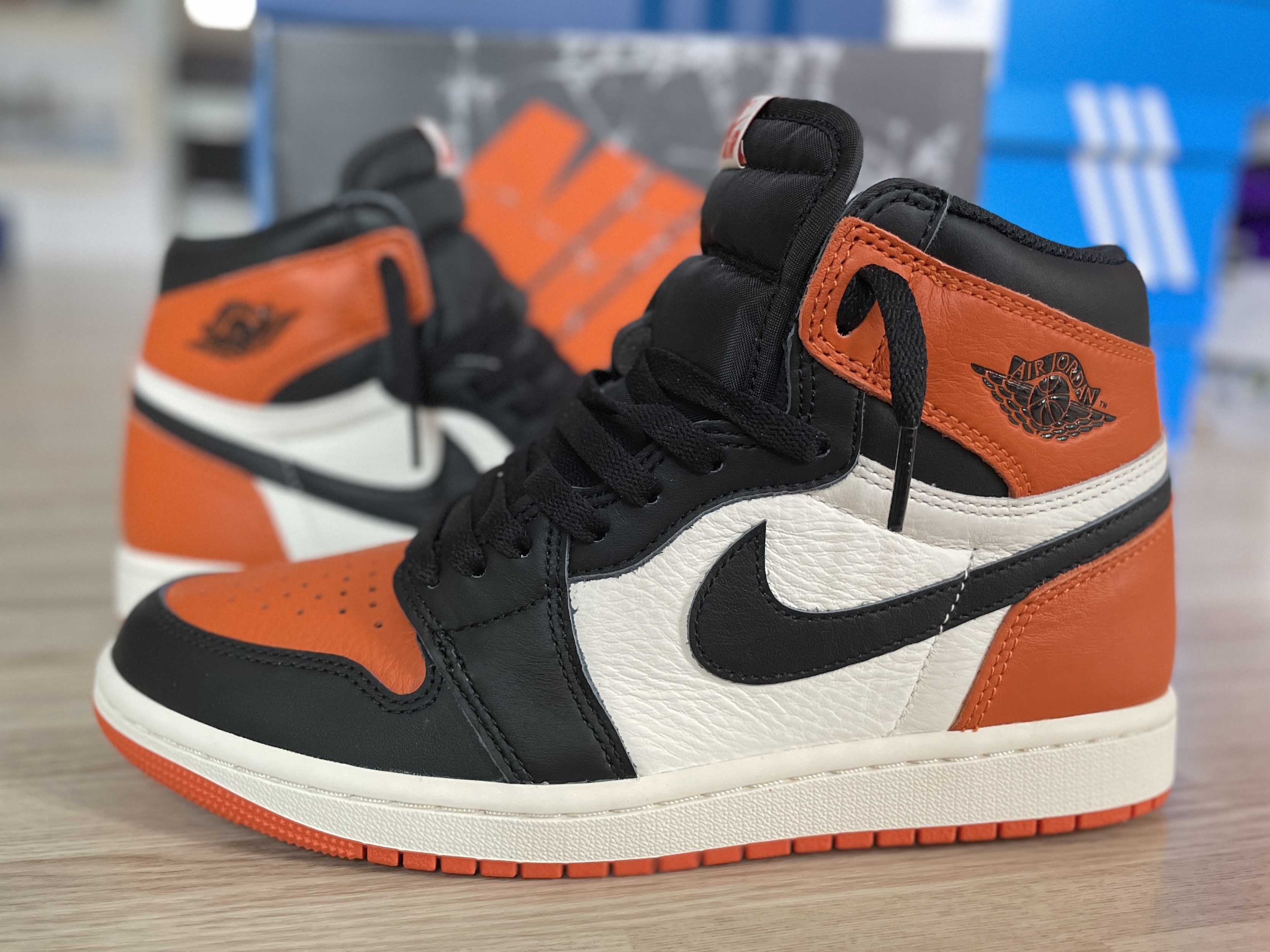 Jordan 1 Retro Shattered Backboard, Jordan 1 Retro High OG Shattered Backboard 착용 스타일 - 1